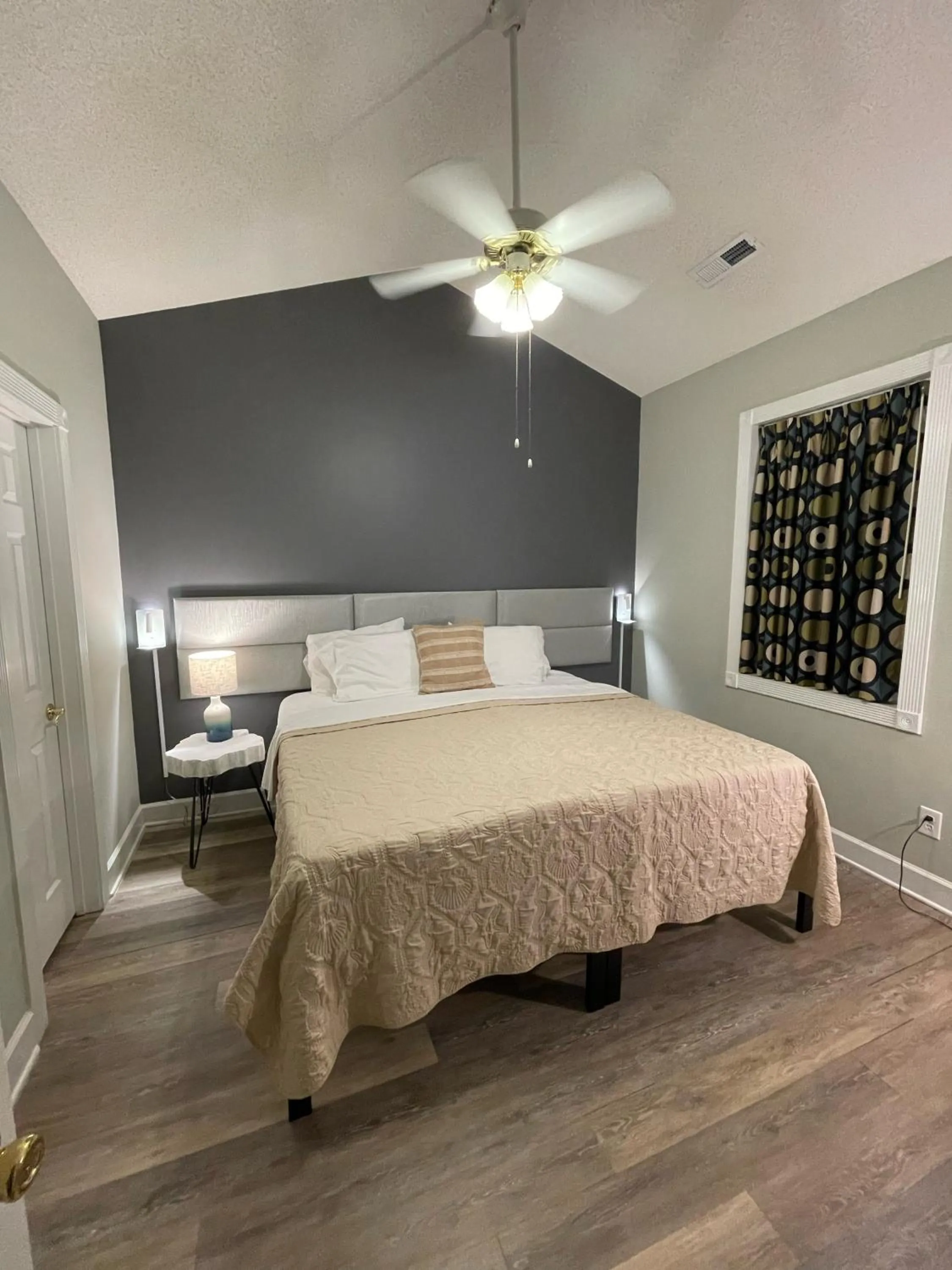 Bedroom, Bed in GolfView Villa/Center of MB/BEST View/End Unit