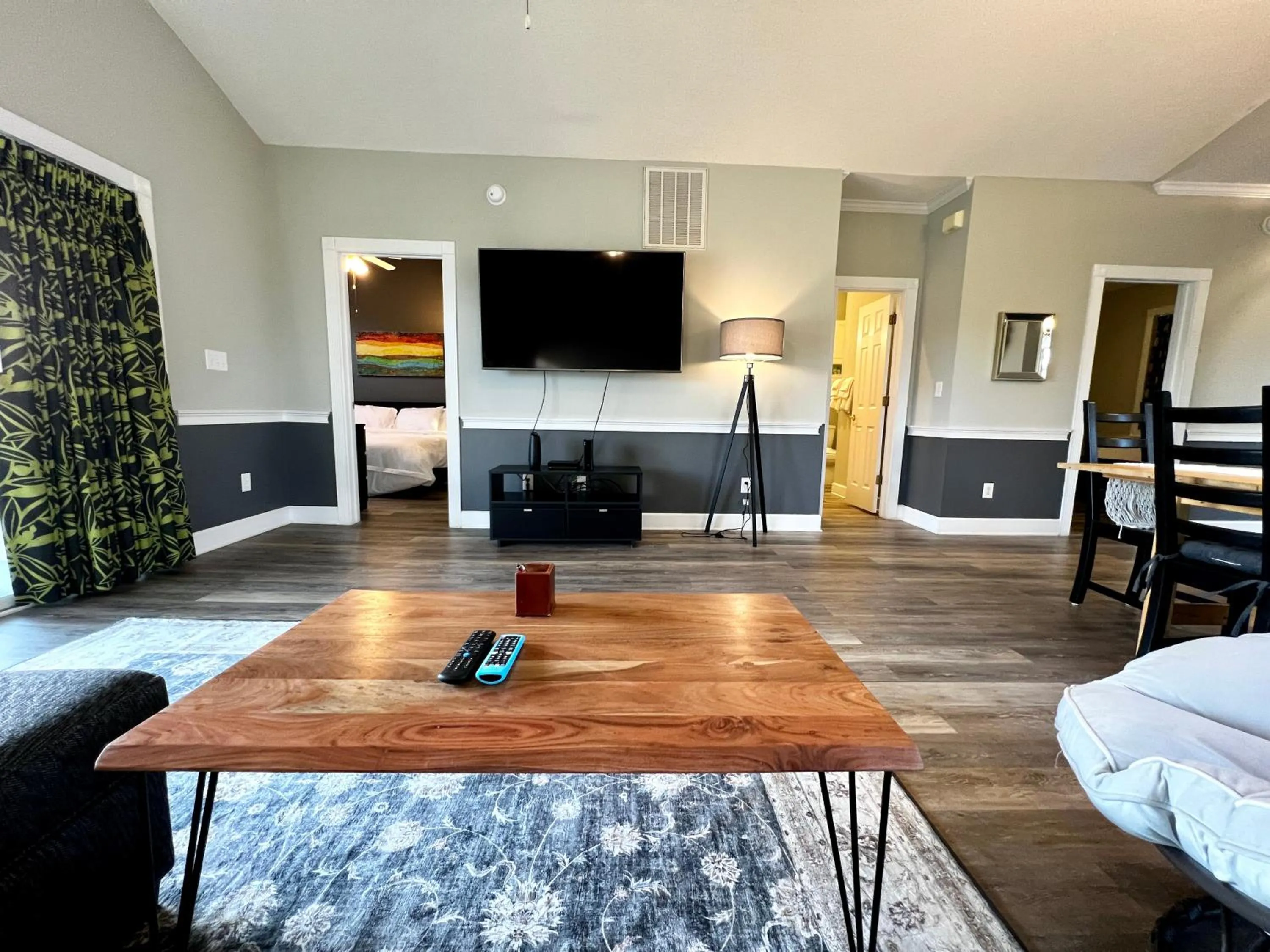 Communal lounge/ TV room, Bed in GolfView Villa/Center of MB/BEST View/End Unit