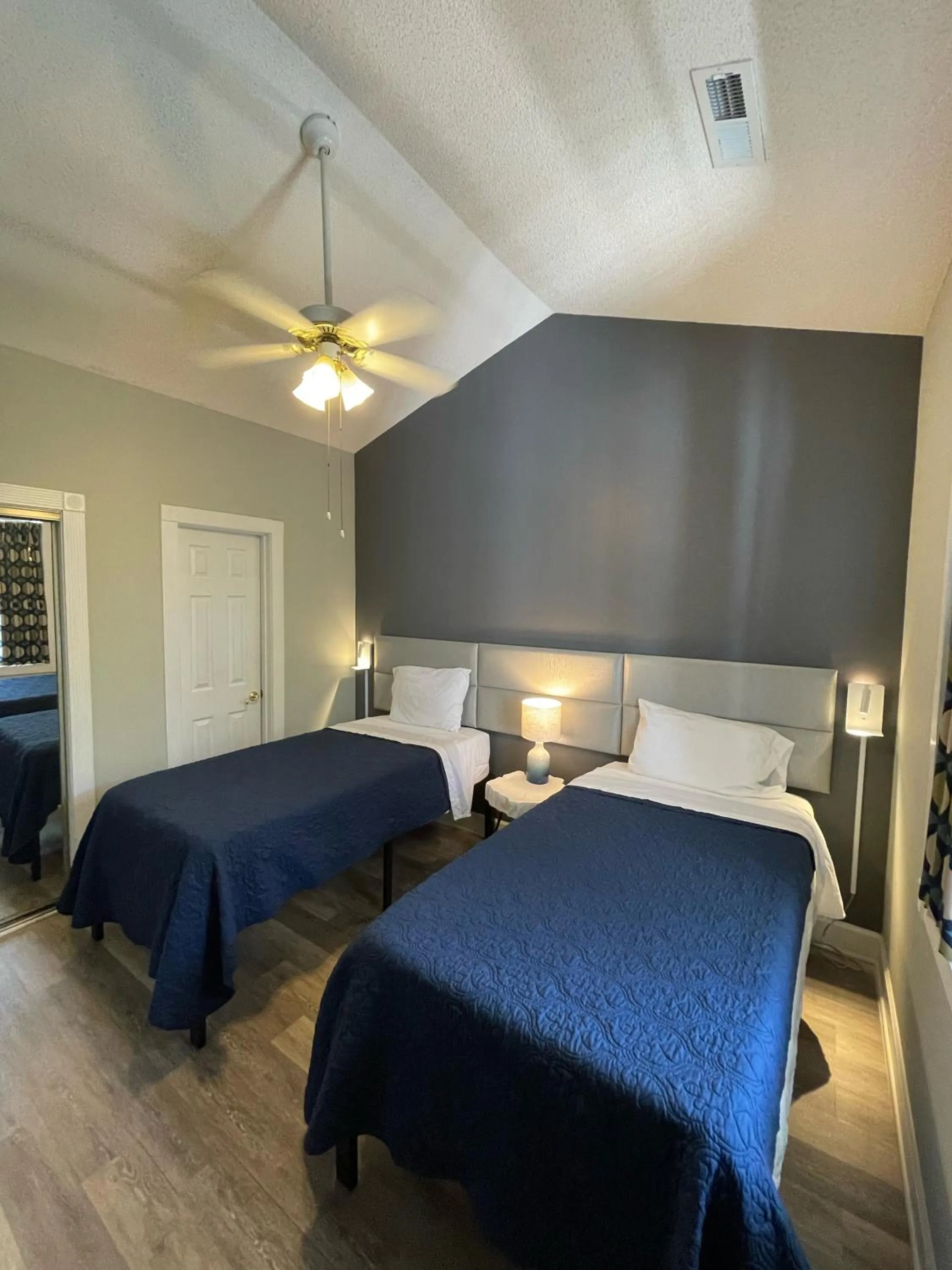 Bedroom, Bed in GolfView Villa/Center of MB/BEST View/End Unit