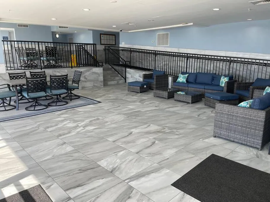 Lounge or bar in GolfView Villa/Center of MB/BEST View/End Unit