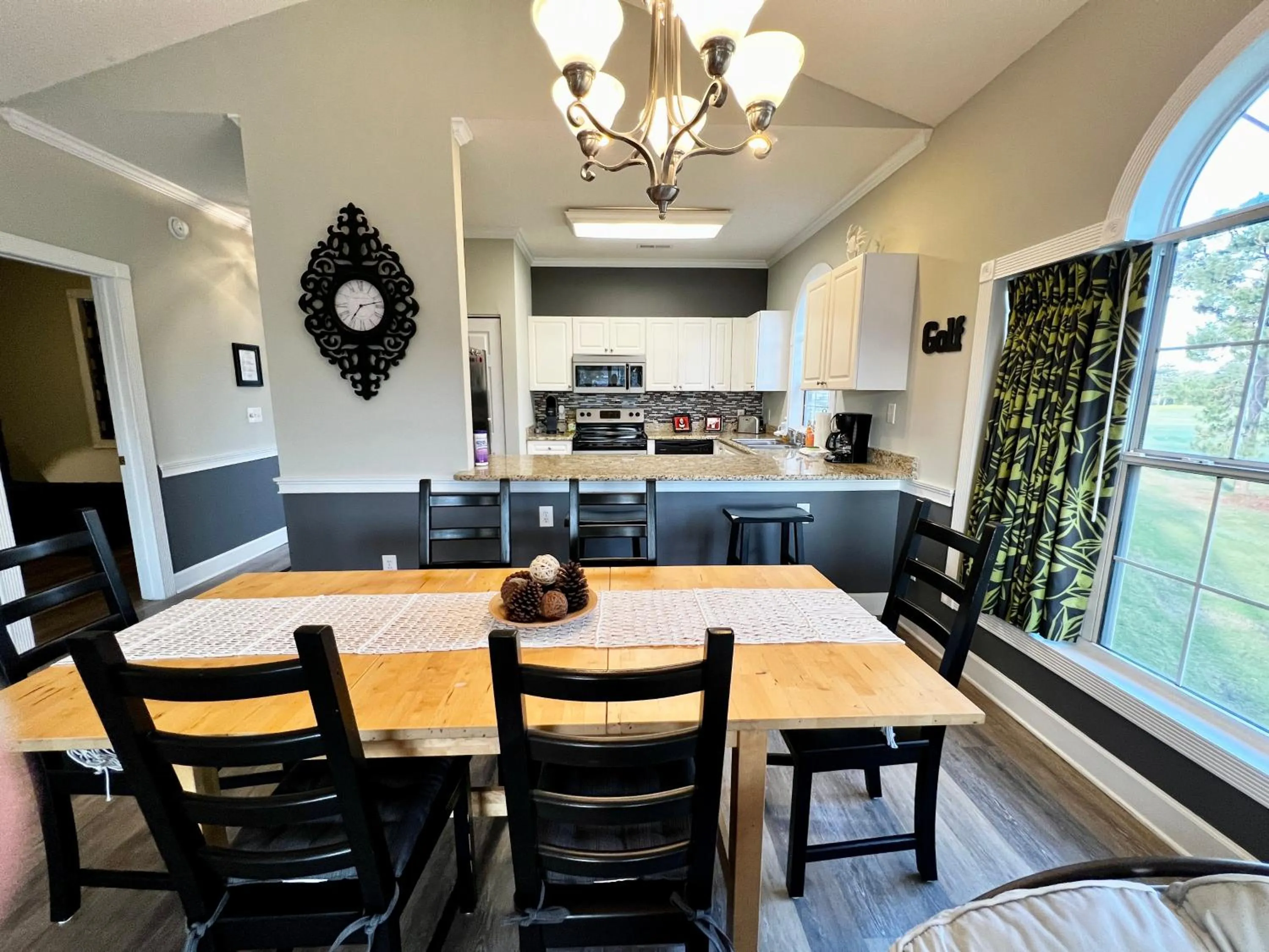 Kitchen or kitchenette in GolfView Villa/Center of MB/BEST View/End Unit