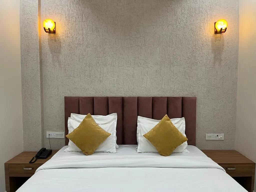 Bed in Hotel Satsang Grand