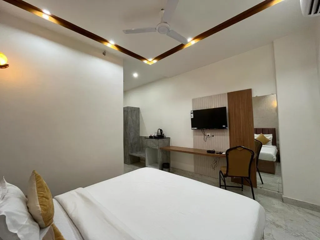 Bedroom, Bed in Hotel Satsang Grand