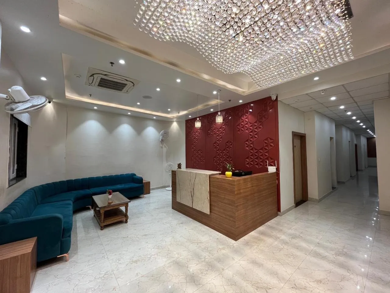 Living room in Hotel Satsang Grand