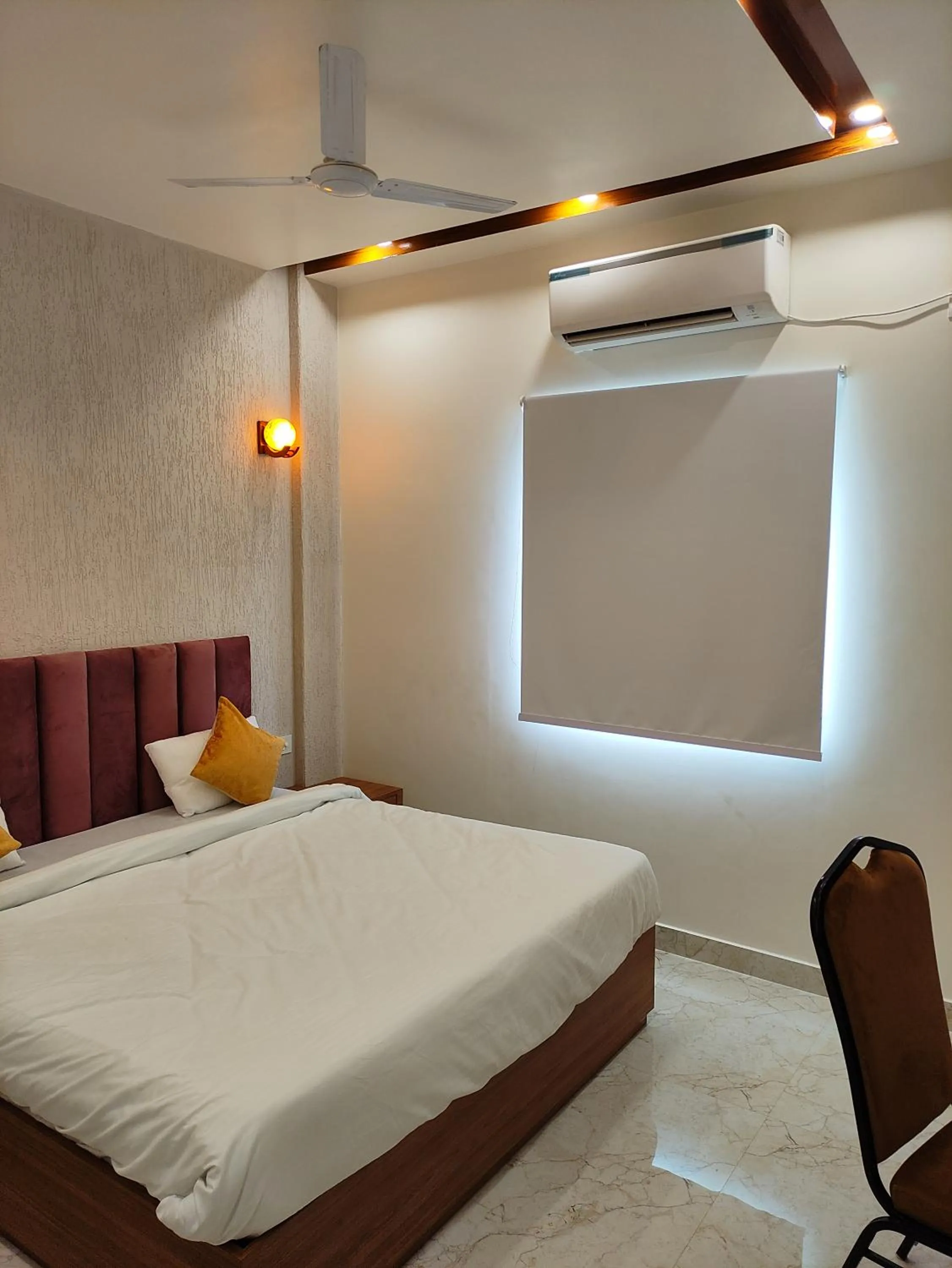 Bed in Hotel Satsang Grand