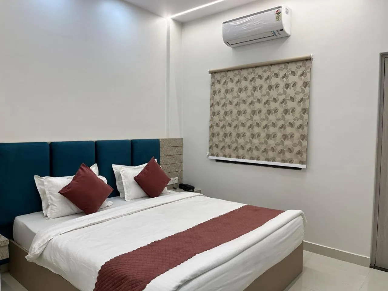 Bedroom, Bed in Hotel Satsang Grand