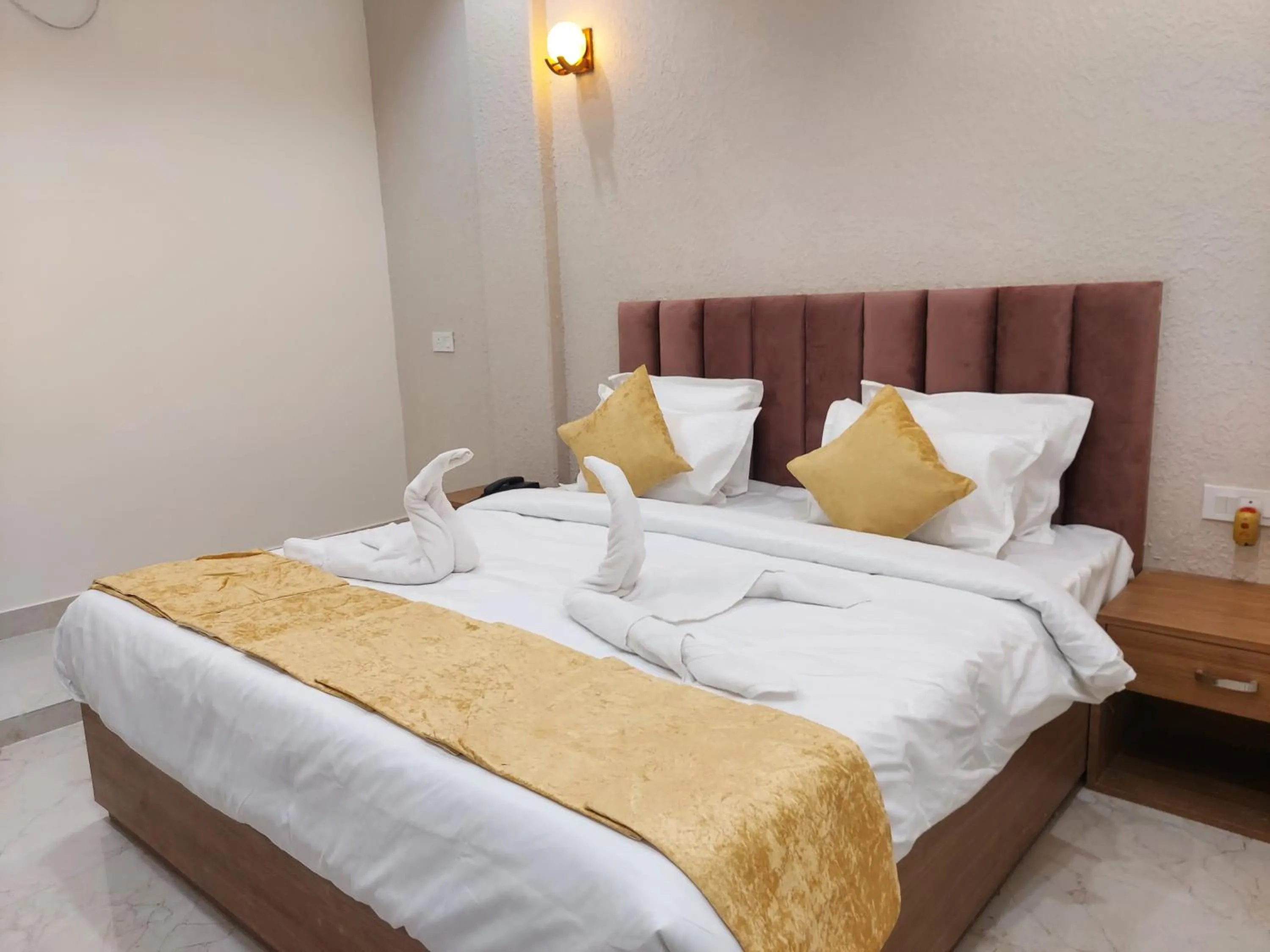 Bed in Hotel Satsang Grand