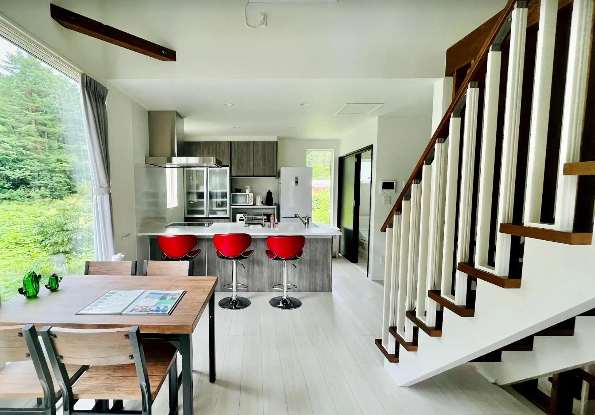 Restaurant/places to eat in Neverland Chalet