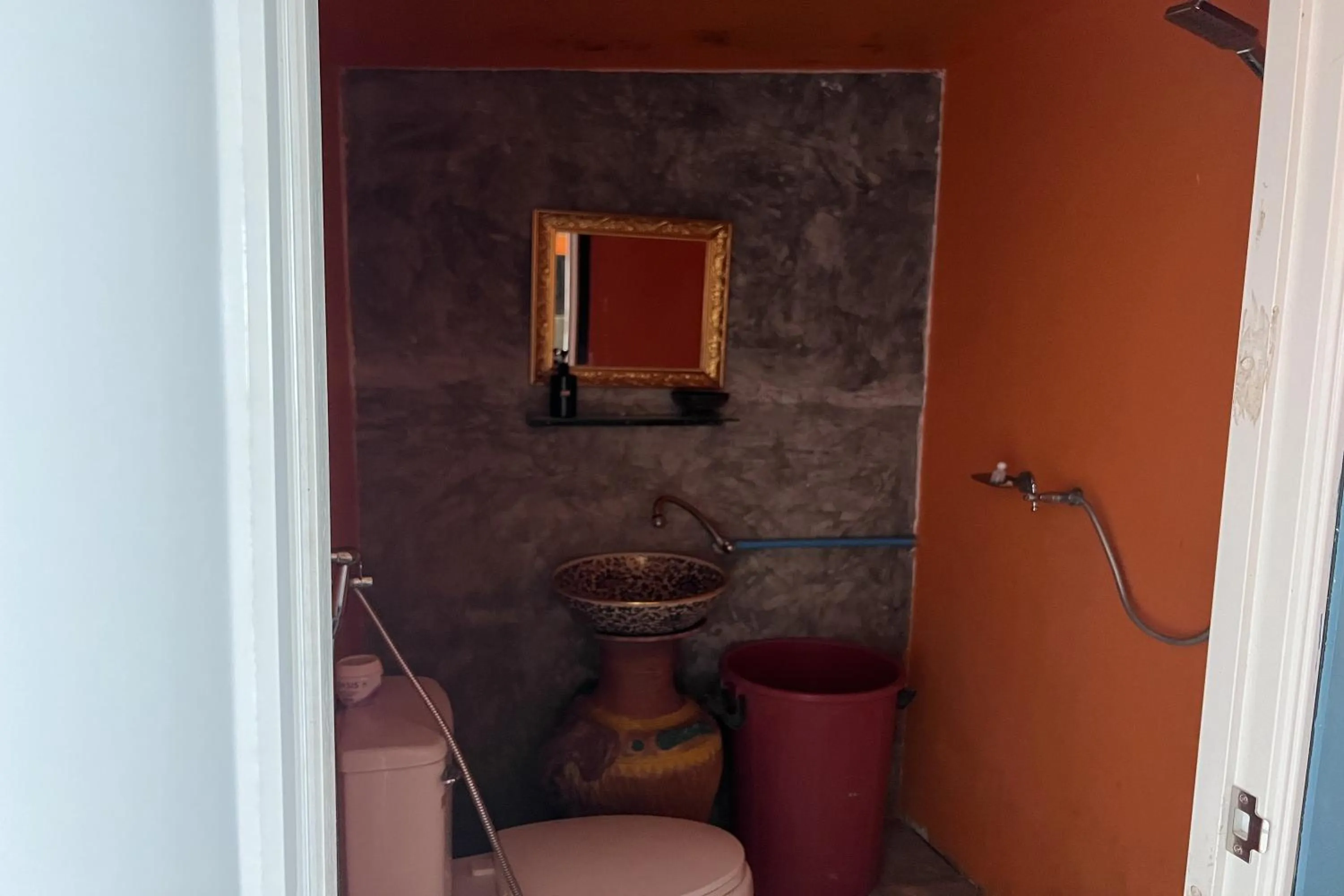 Bathroom in Kuan Khan Lao The Nine Bistro ควนคานหลาว เดอะไนท์ บิสโทร