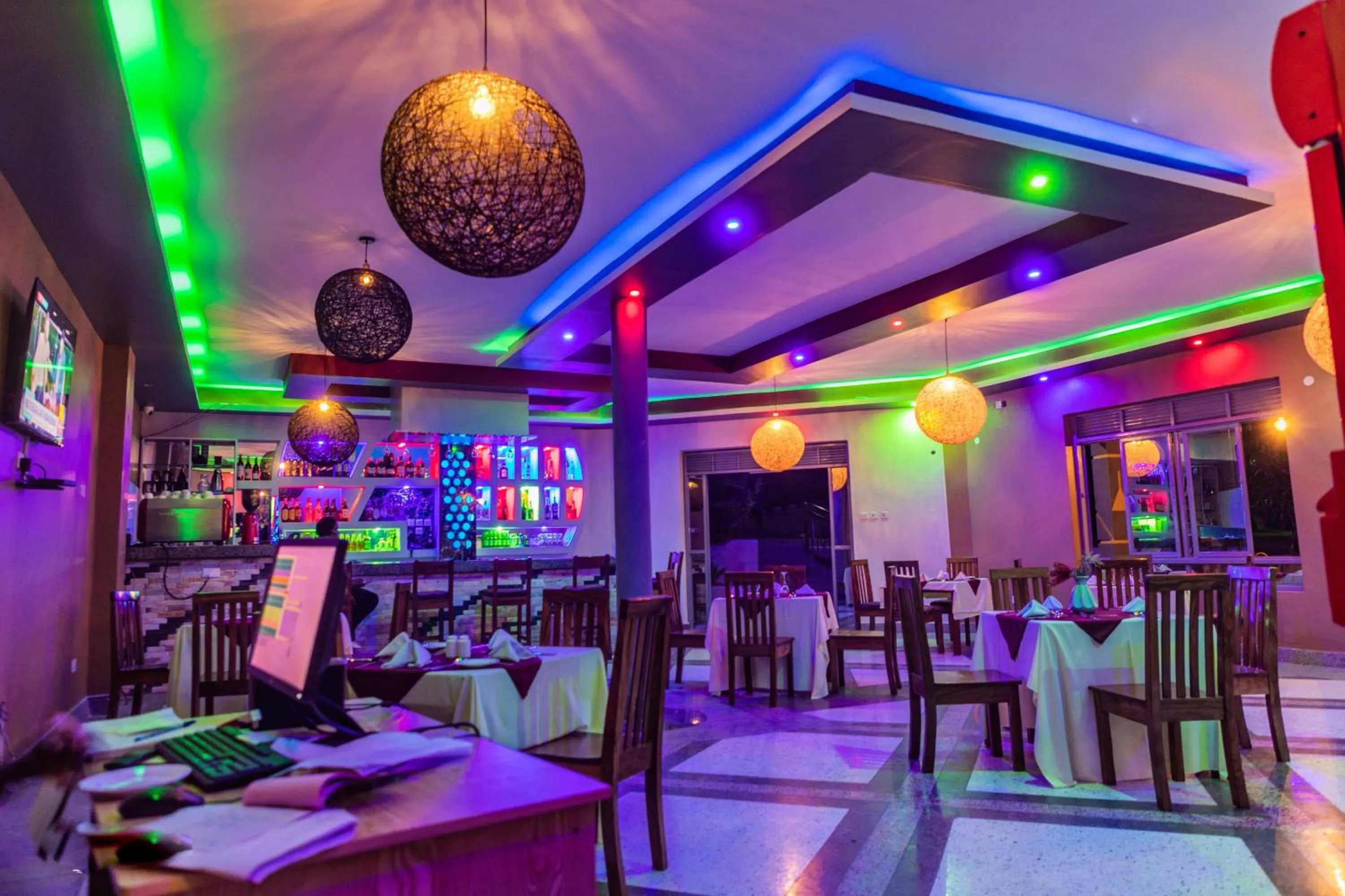 Restaurant/places to eat in Ekhaya Crescent Hotel