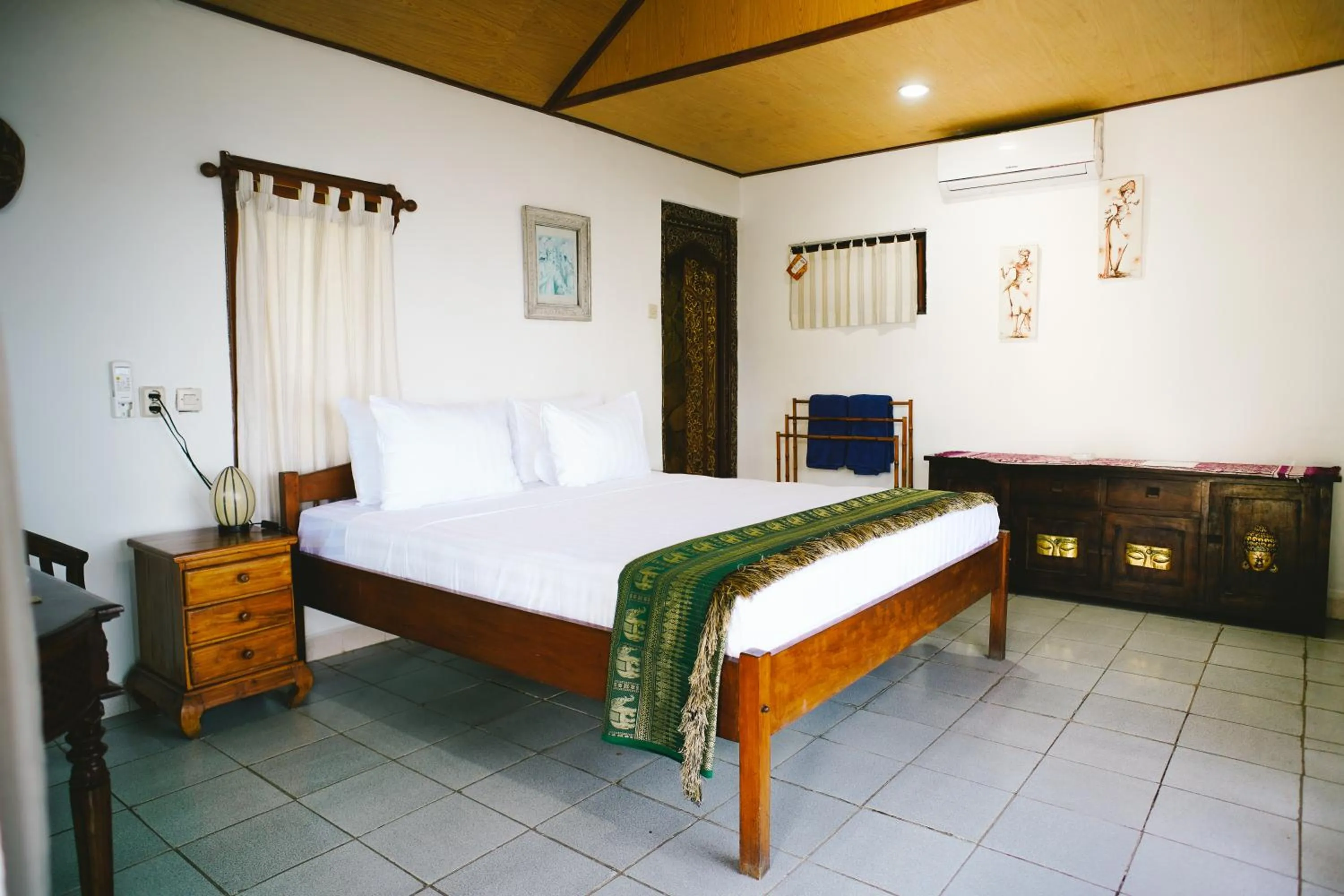 Bedroom, Bed in Temple Cafe & Seaside Cottages