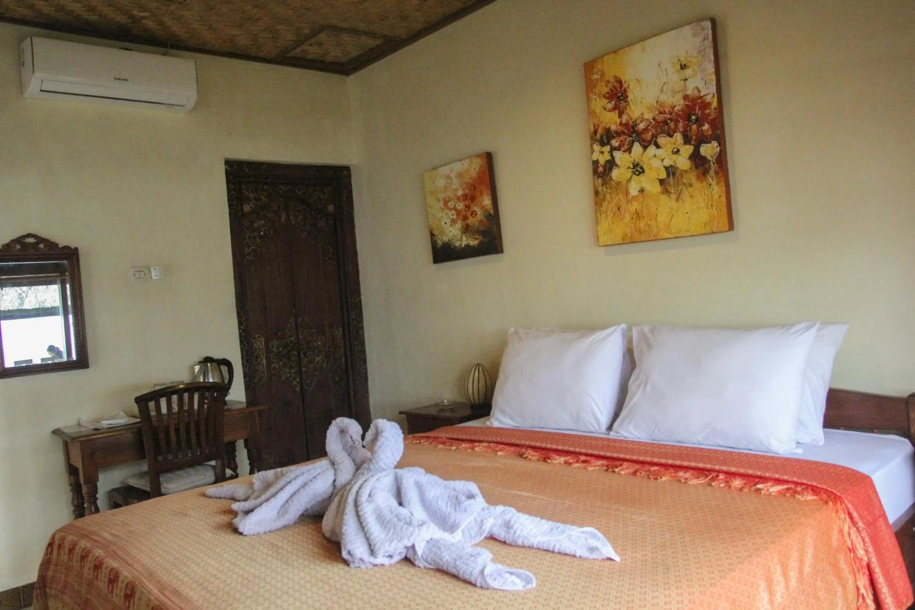 Bed in Temple Cafe & Seaside Cottages