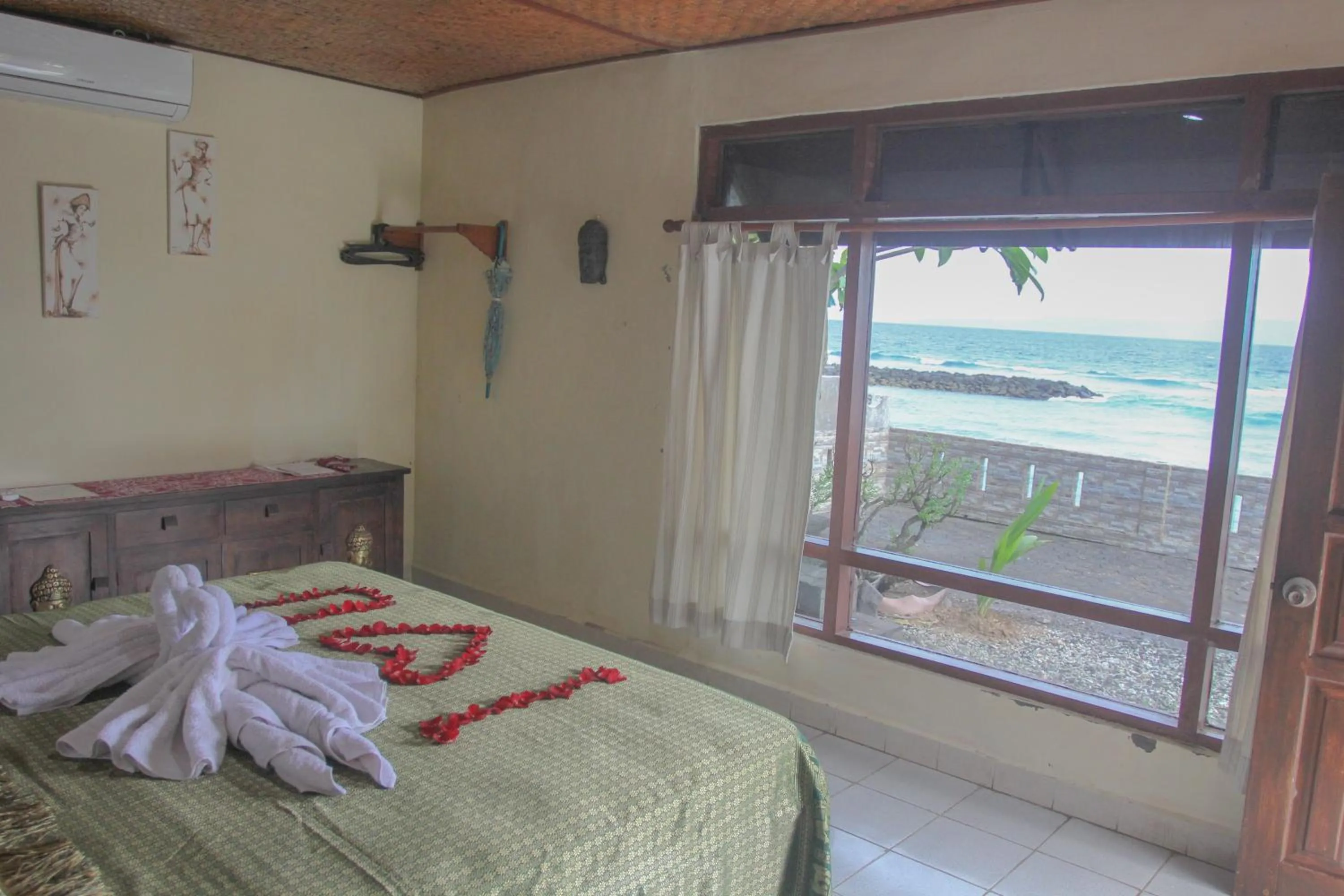 Bed in Temple Cafe & Seaside Cottages