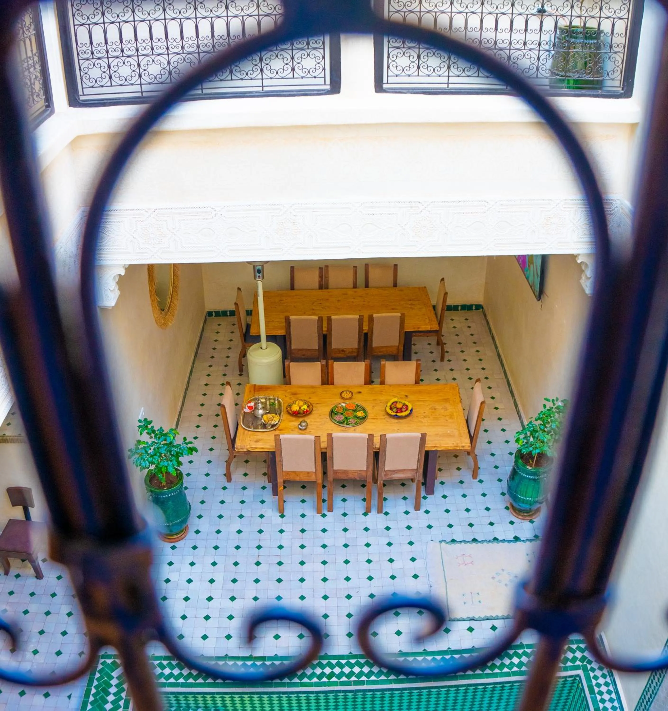 Restaurant/places to eat in Riad Louaya