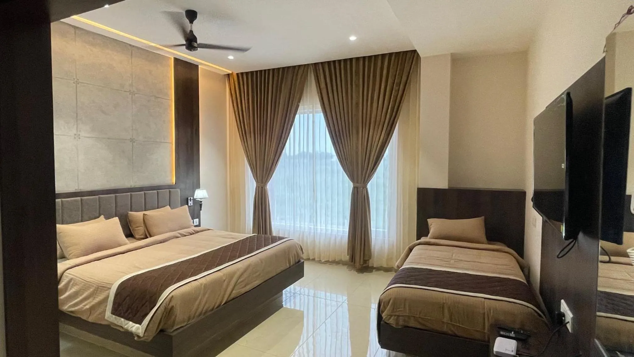 Bed in HOTEL VAHINI GRAND