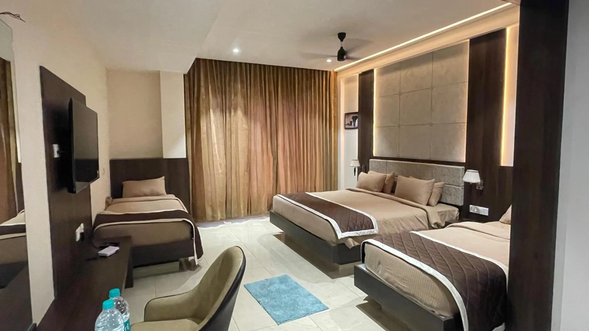 Bed in HOTEL VAHINI GRAND
