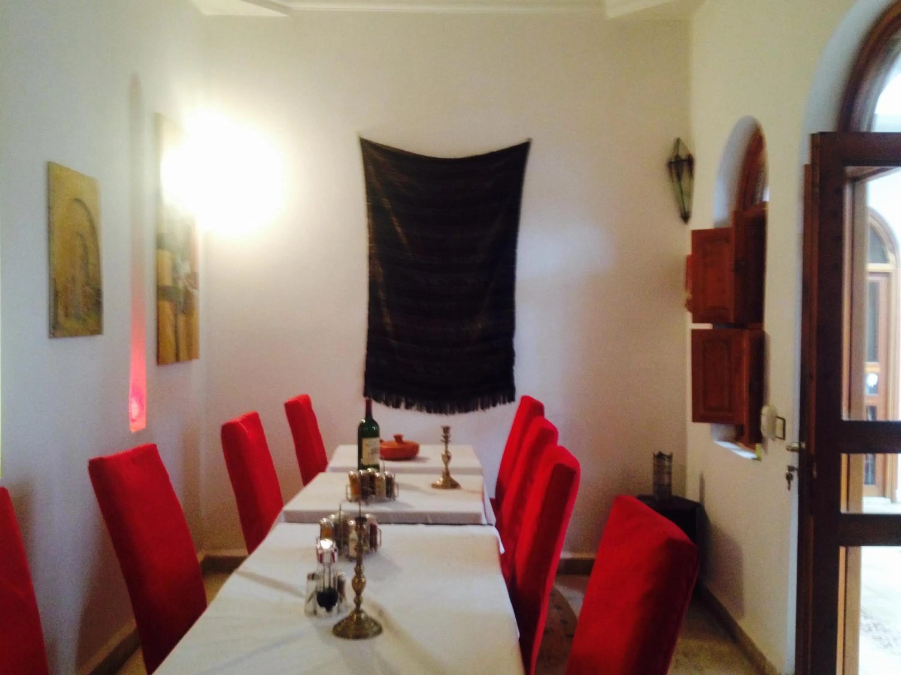 Restaurant/places to eat in Riad Mariana