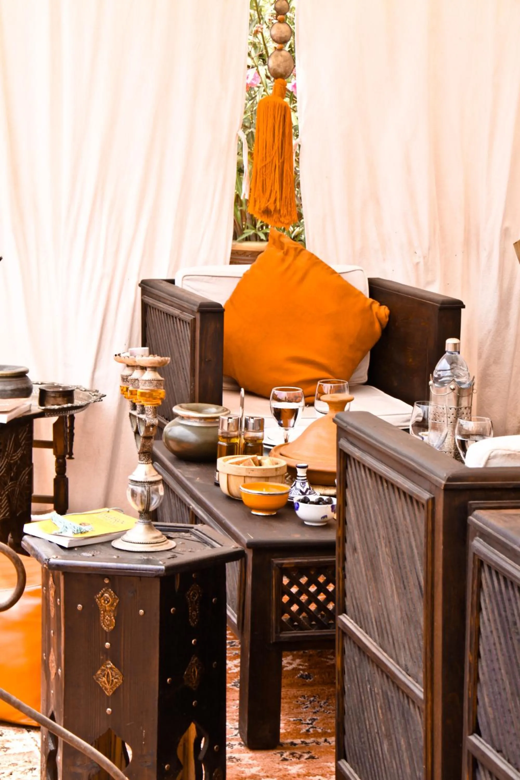 Restaurant/places to eat in Riad Mariana