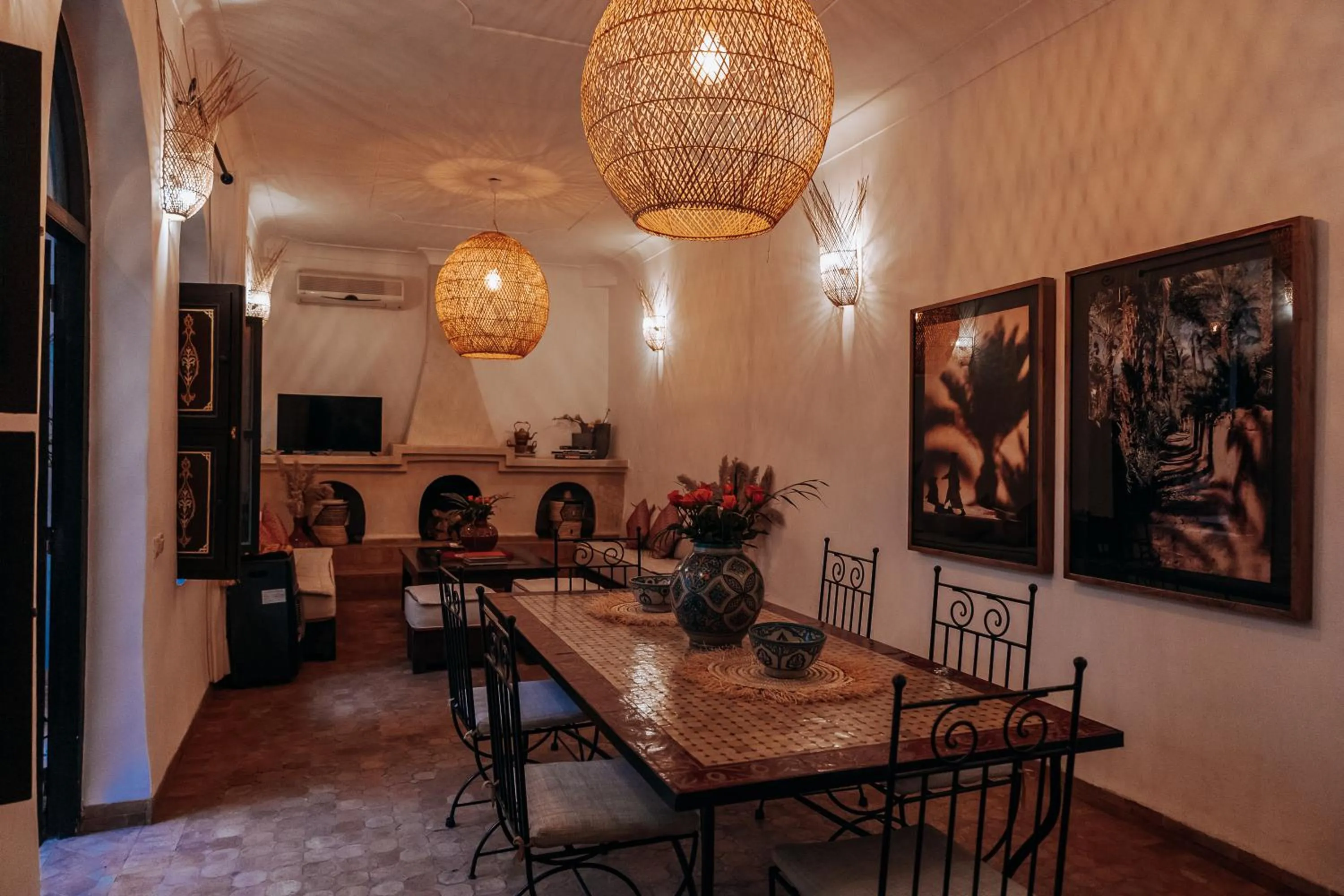 Restaurant/places to eat in Riad Bamaga