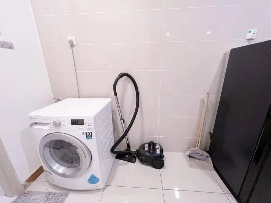 PROMO Connected Train 2 Bedroom ABOVE MALL 289