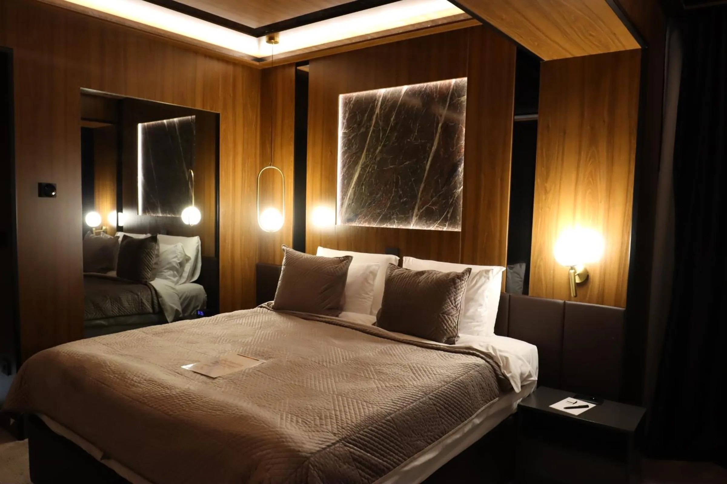 Bedroom, Bed in Hotel Macedonia Square