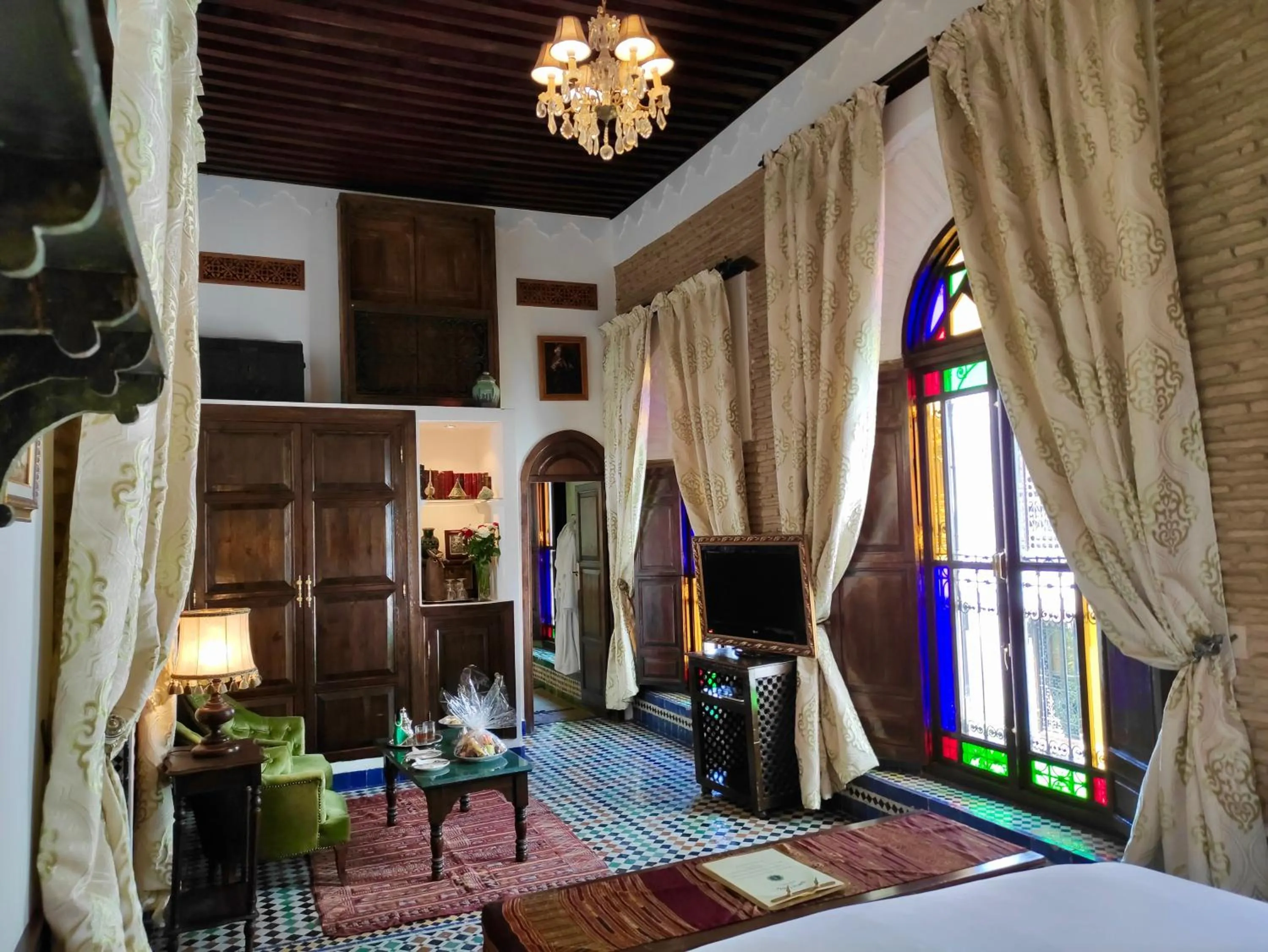 Photo of the whole room, Bed in Riad Le Calife