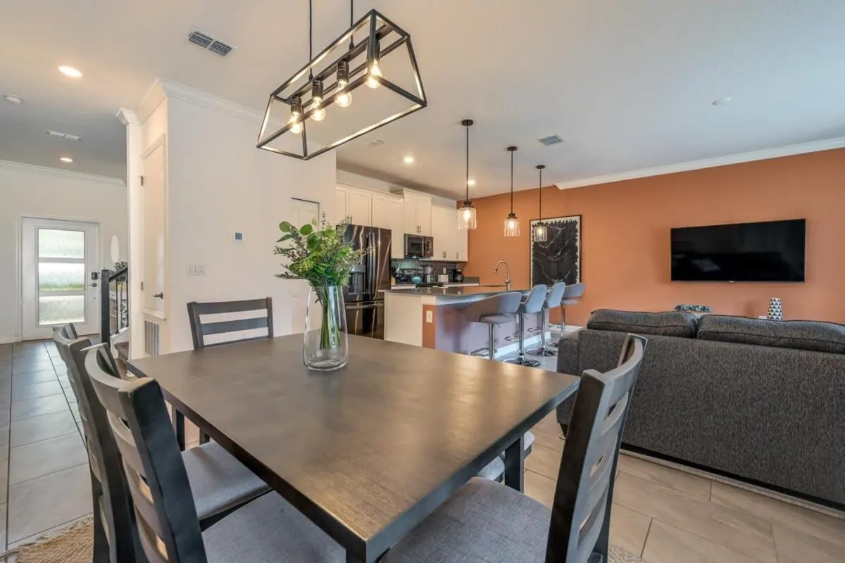 Brand new home themed bedrooms prime location