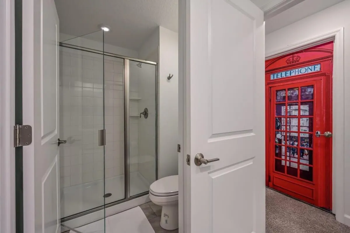 Brand new home themed bedrooms prime location