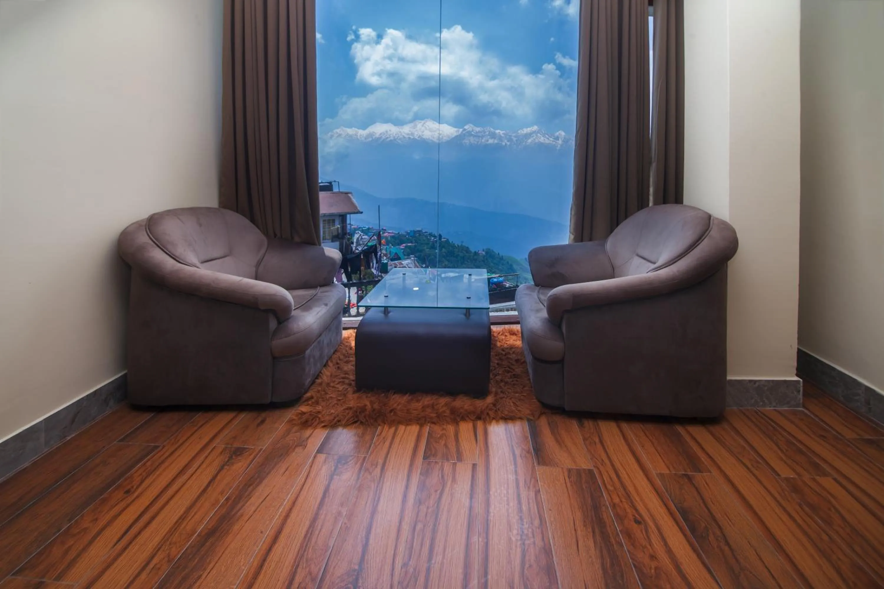 Mountain view, Seating Area in King's Bridge Suites & Spa