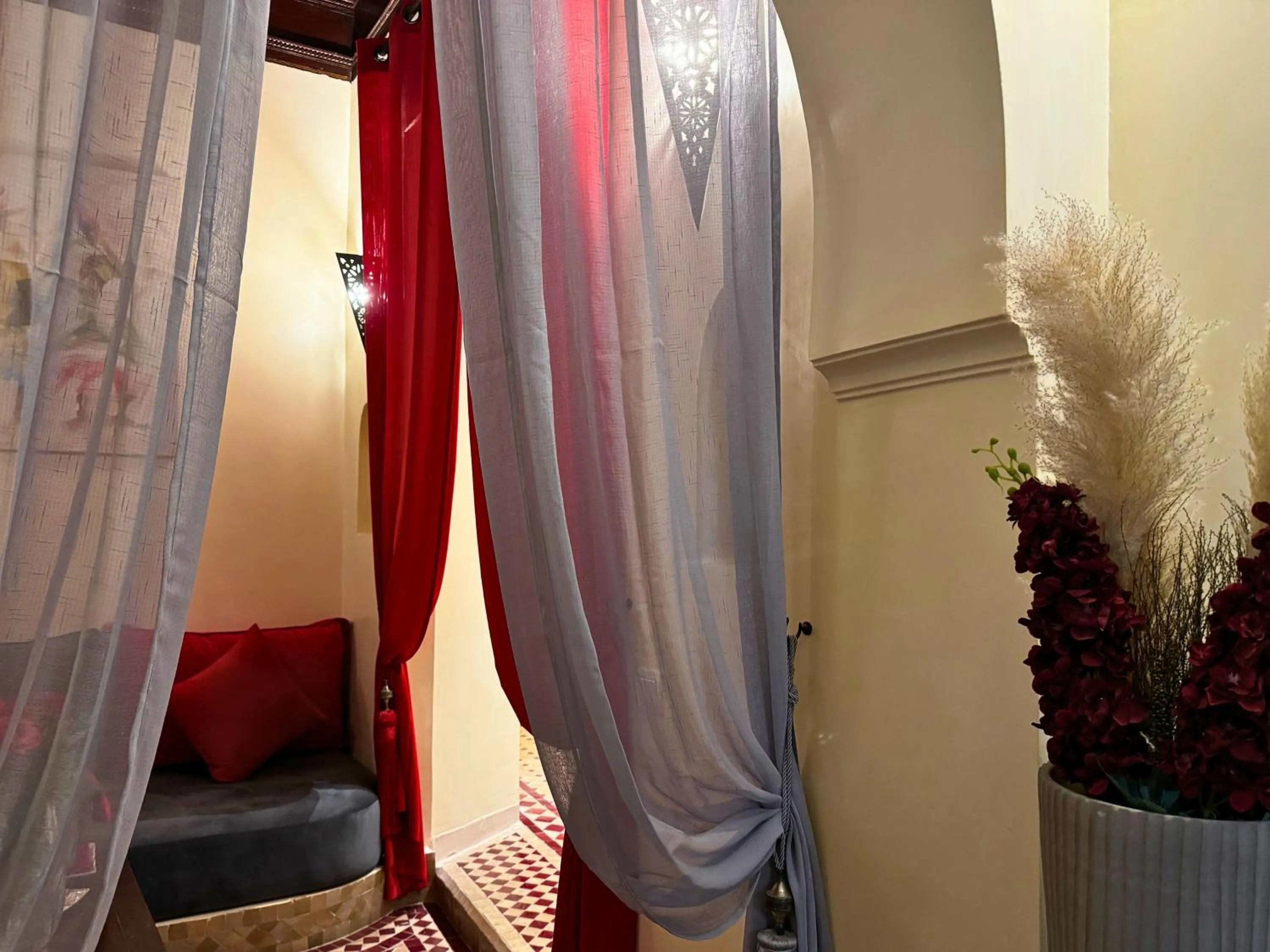 Seating area, Bed in Riad Casa Lalla