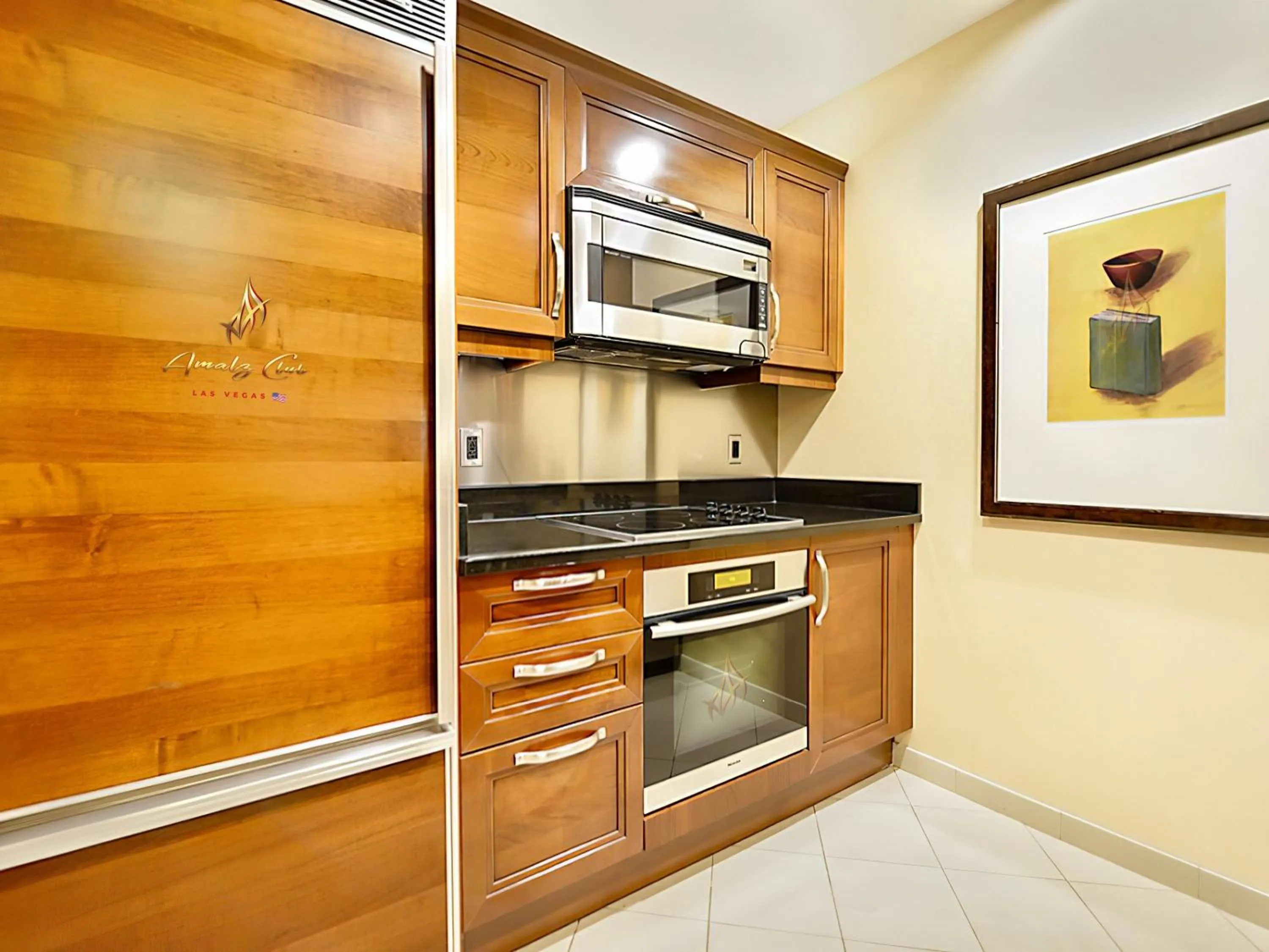 Kitchen or kitchenette in Amalz 2 Bedroom 3 Bathroom Balcony Suites at Mgm Signature !
