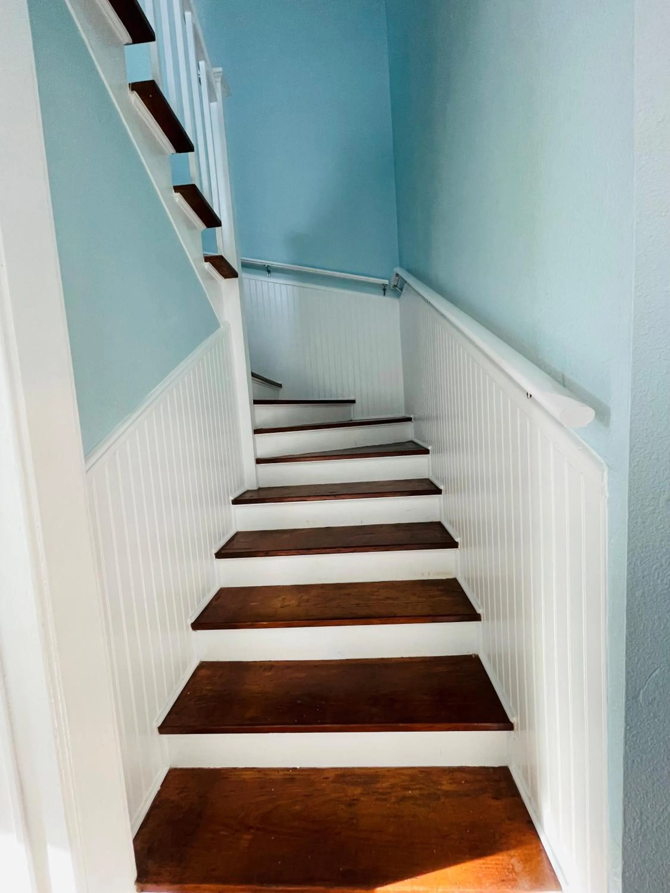 Property building in Ocean view, newly renovated home, central location, plenty of parkings