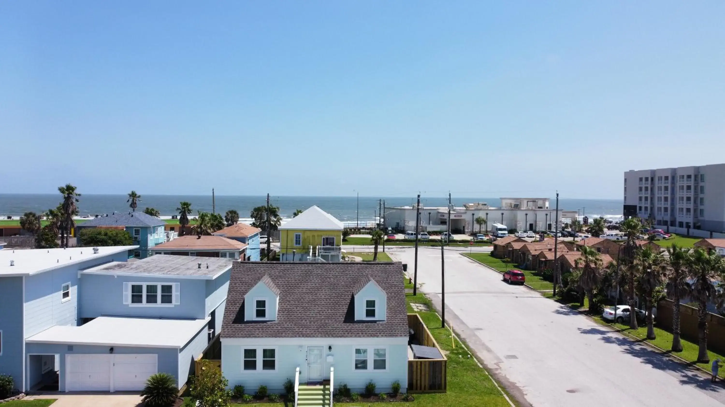Ocean view, newly renovated home, central location, plenty of parkings Ocean view, newly renovated home, central location, plenty of parkings