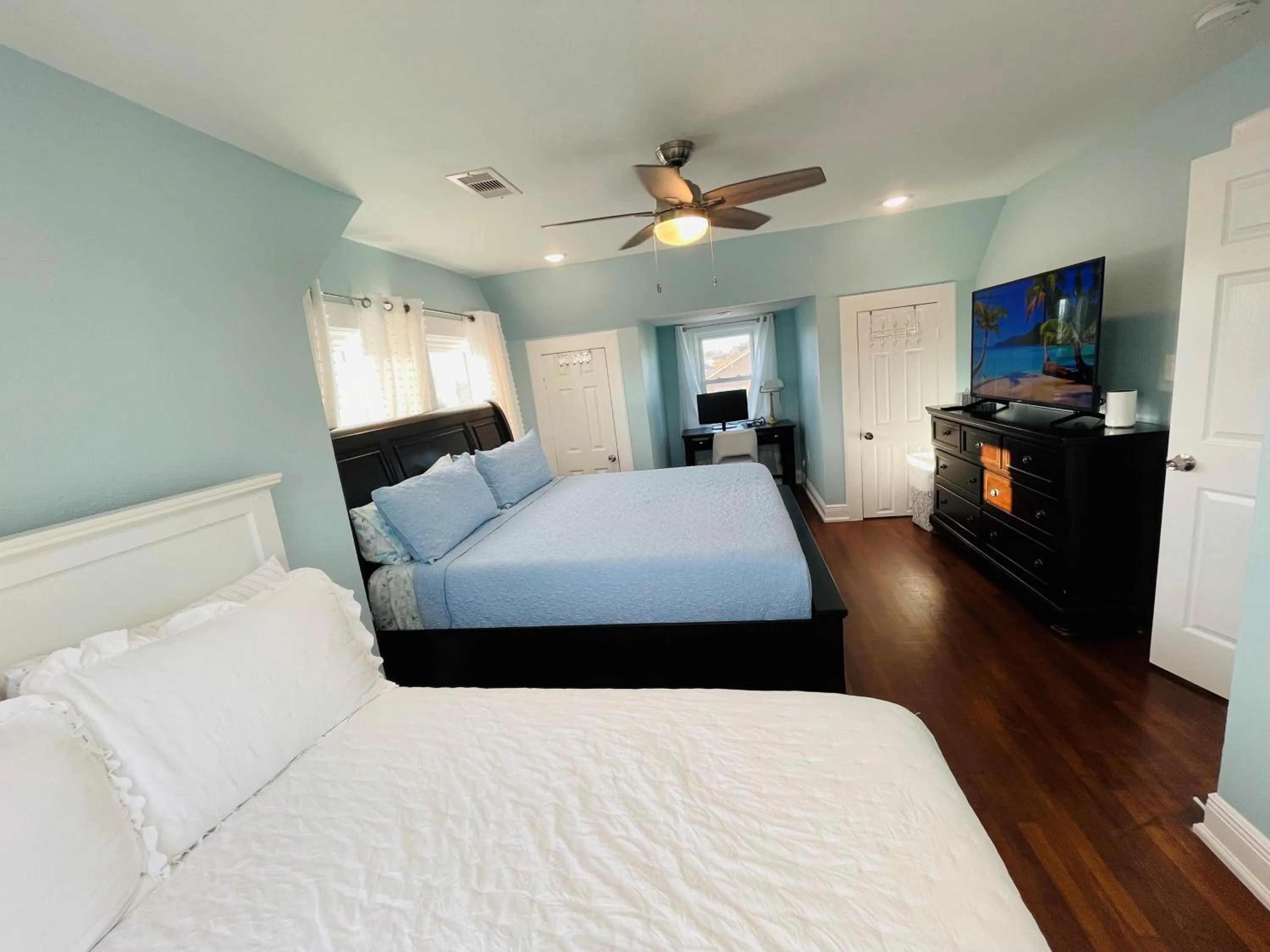 Bedroom in Ocean view, newly renovated home, central location, plenty of parkings