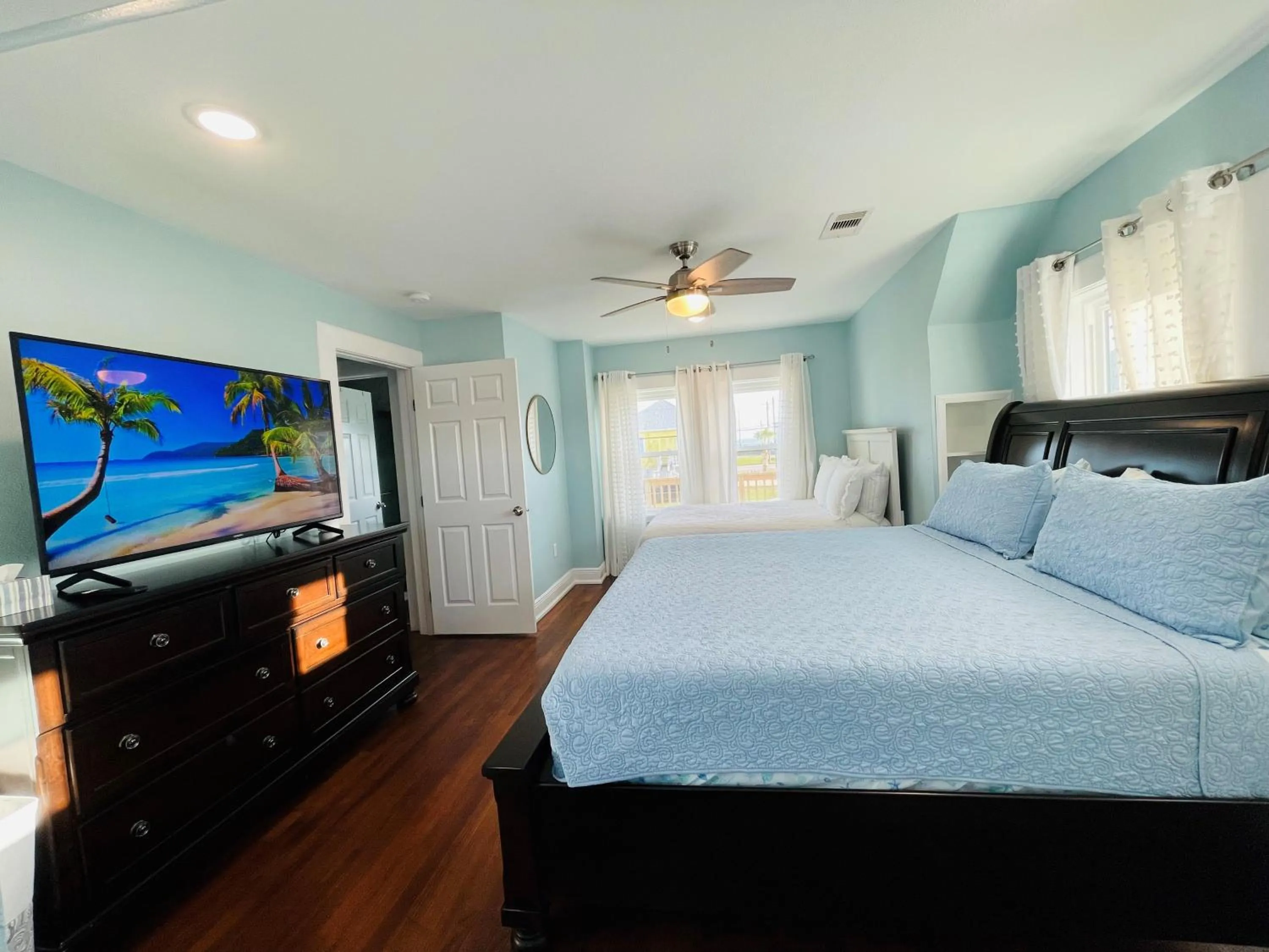 Bedroom in Ocean view, newly renovated home, central location, plenty of parkings