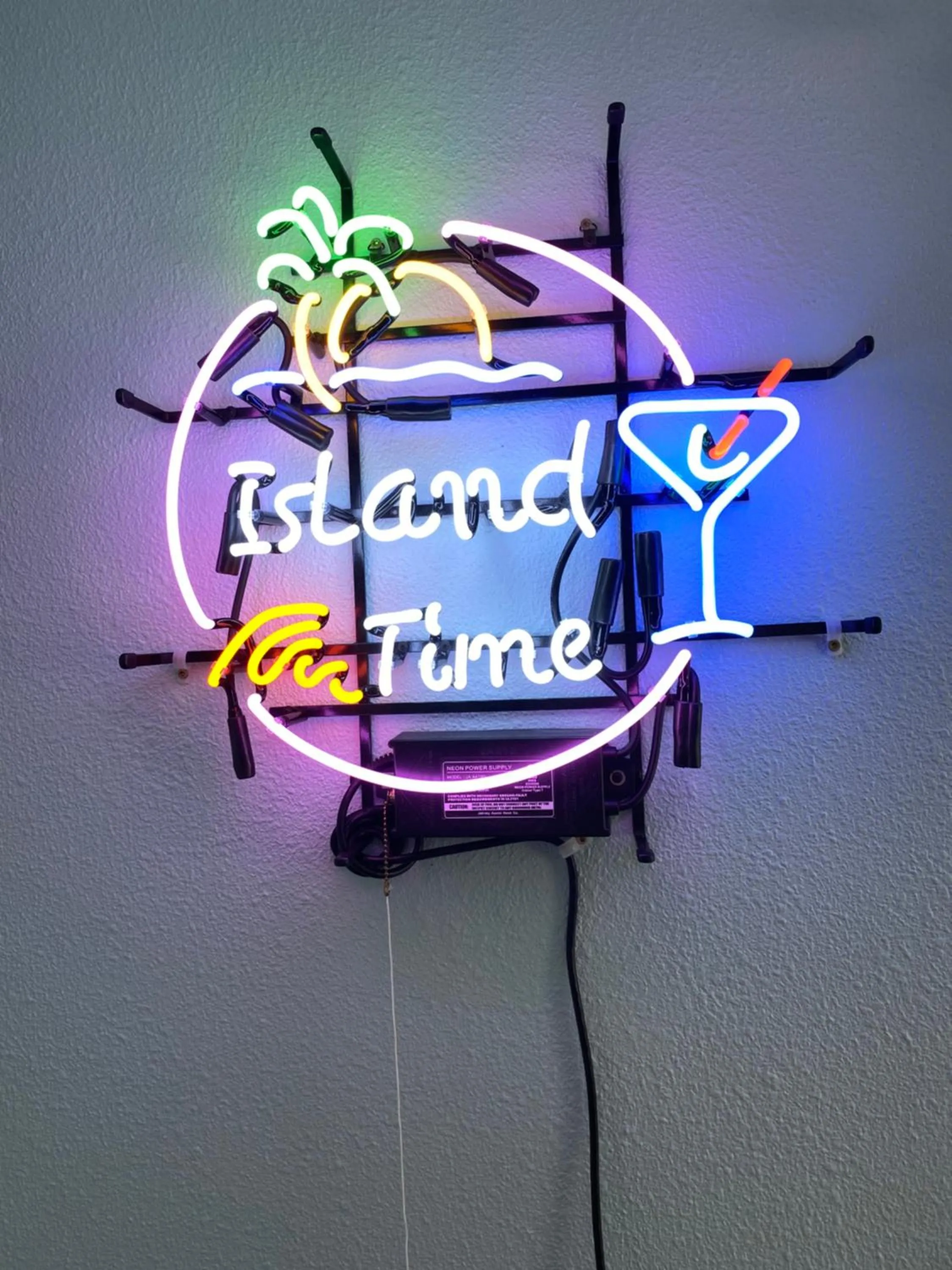 Decorative detail in Ocean view, newly renovated home, central location, plenty of parkings