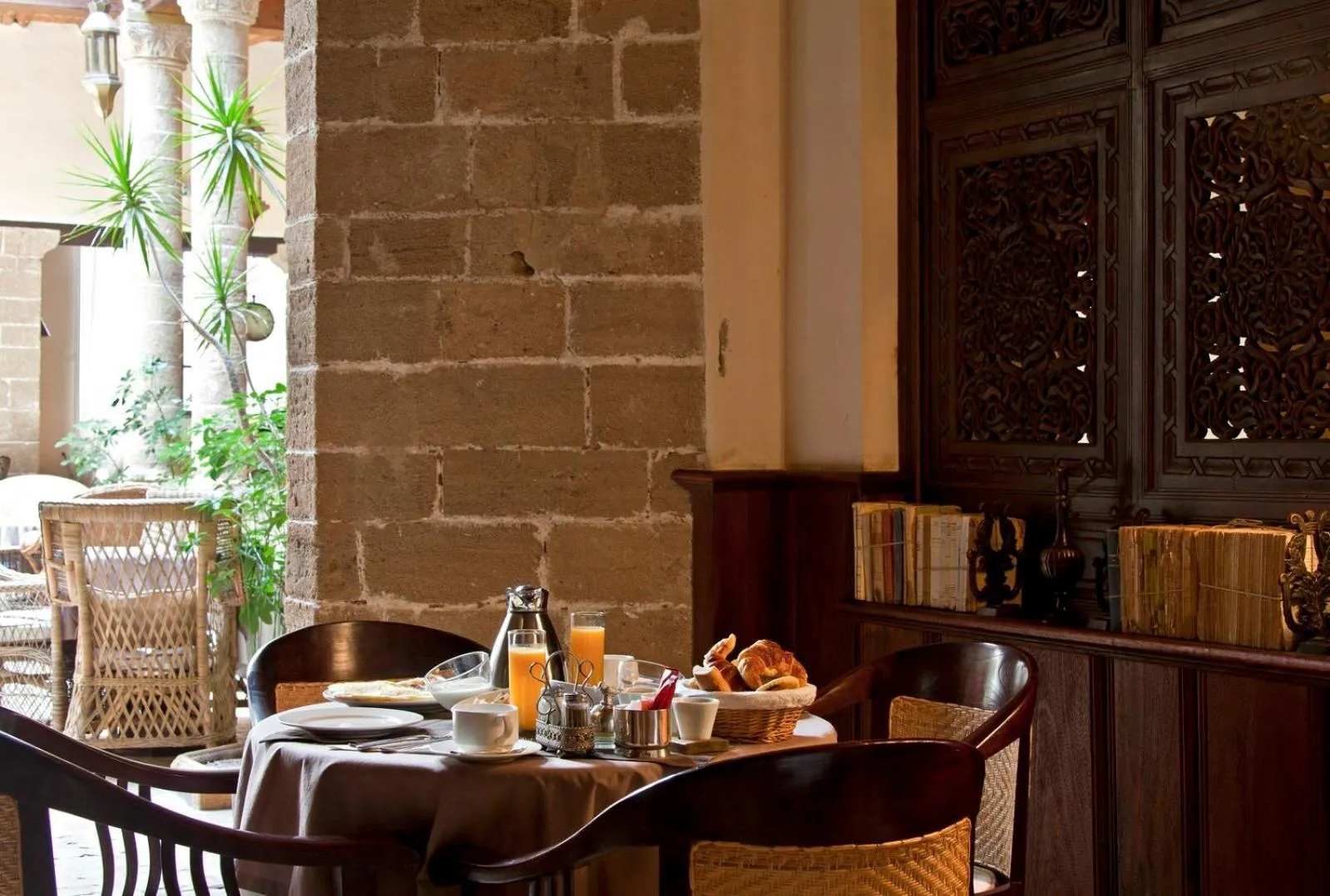 Restaurant/places to eat in Villa De L'Ô