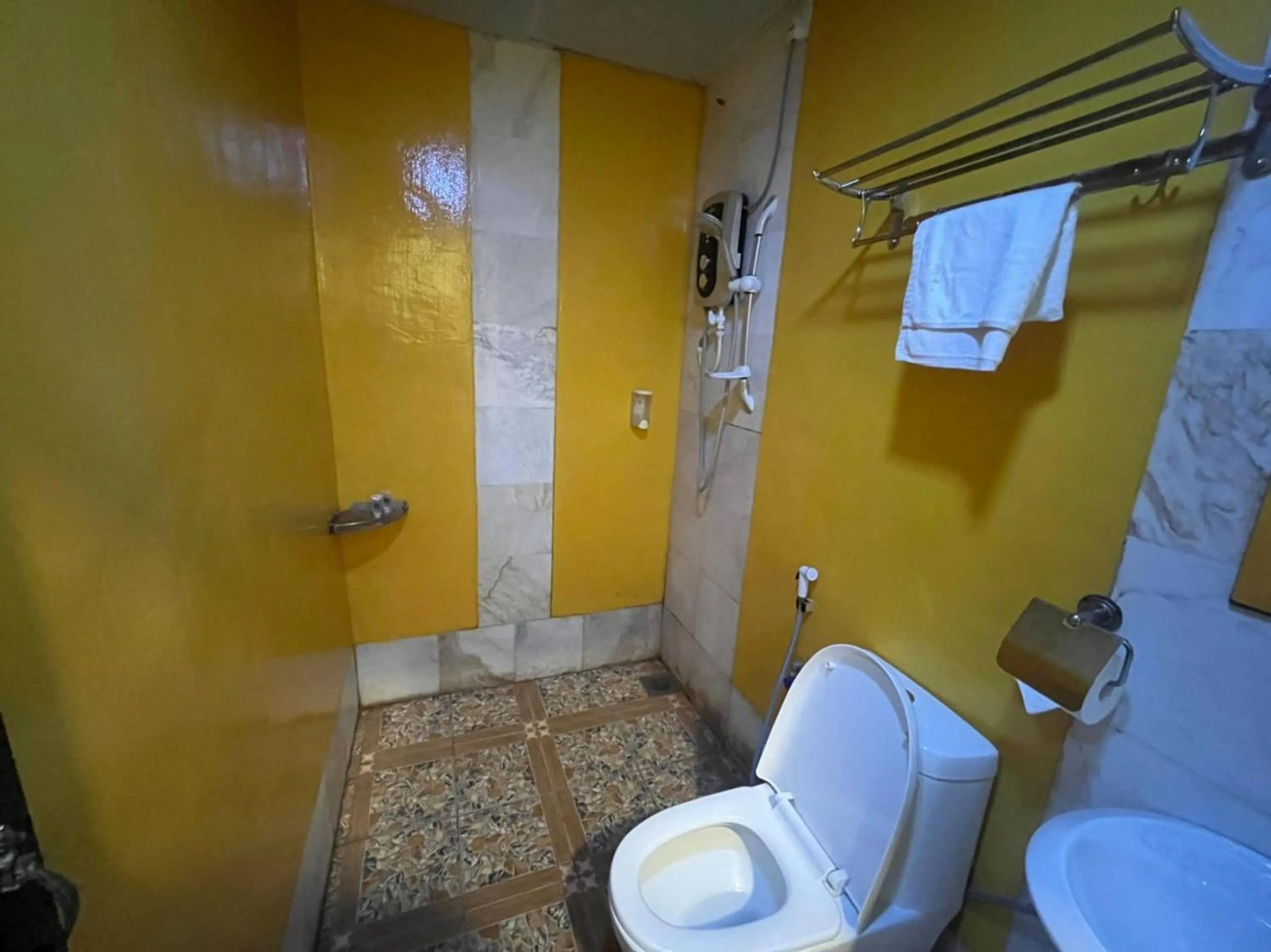 Bathroom in Capital O 89333 Musse Hotel