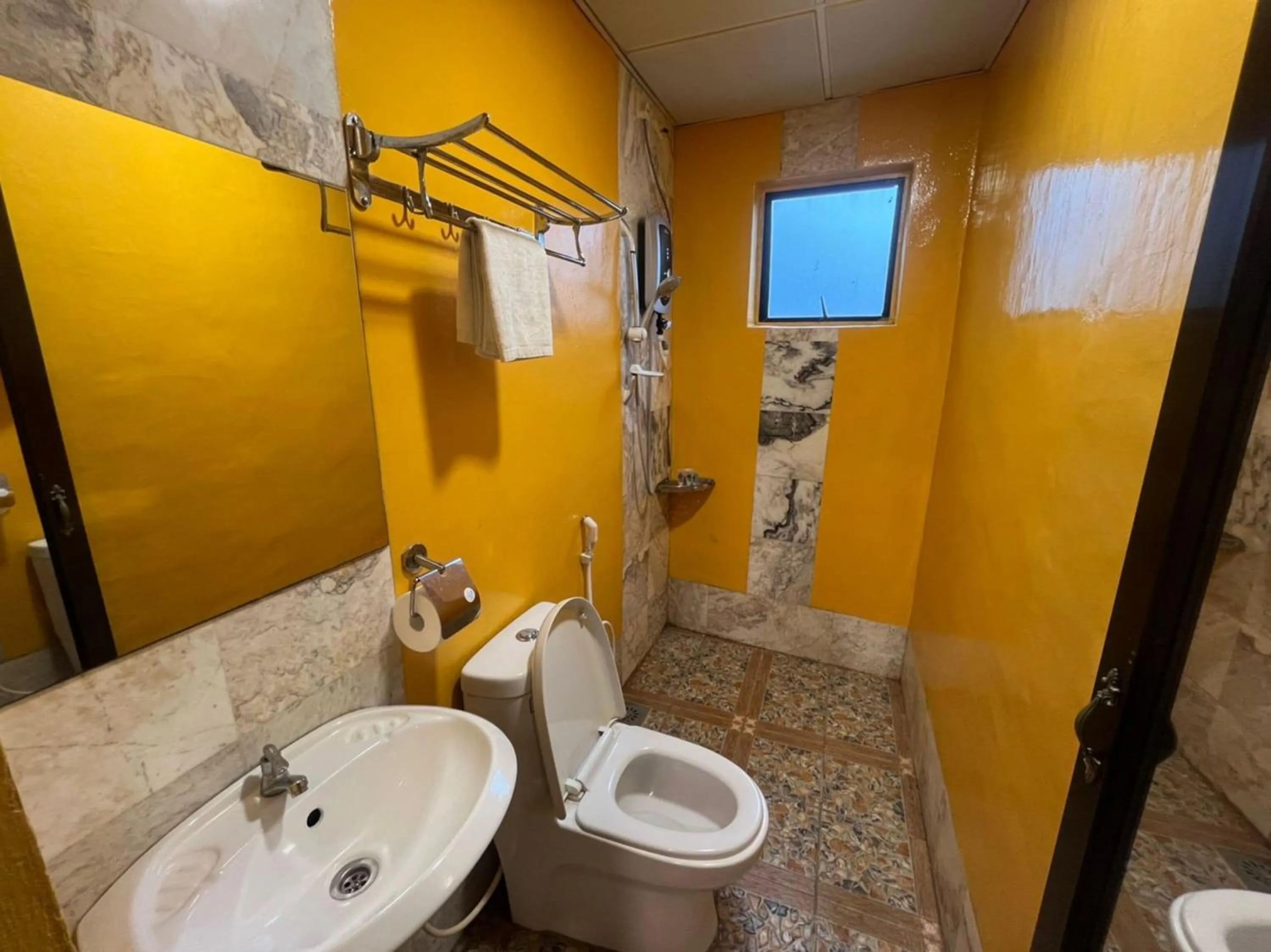 Bathroom in Capital O 89333 Musse Hotel