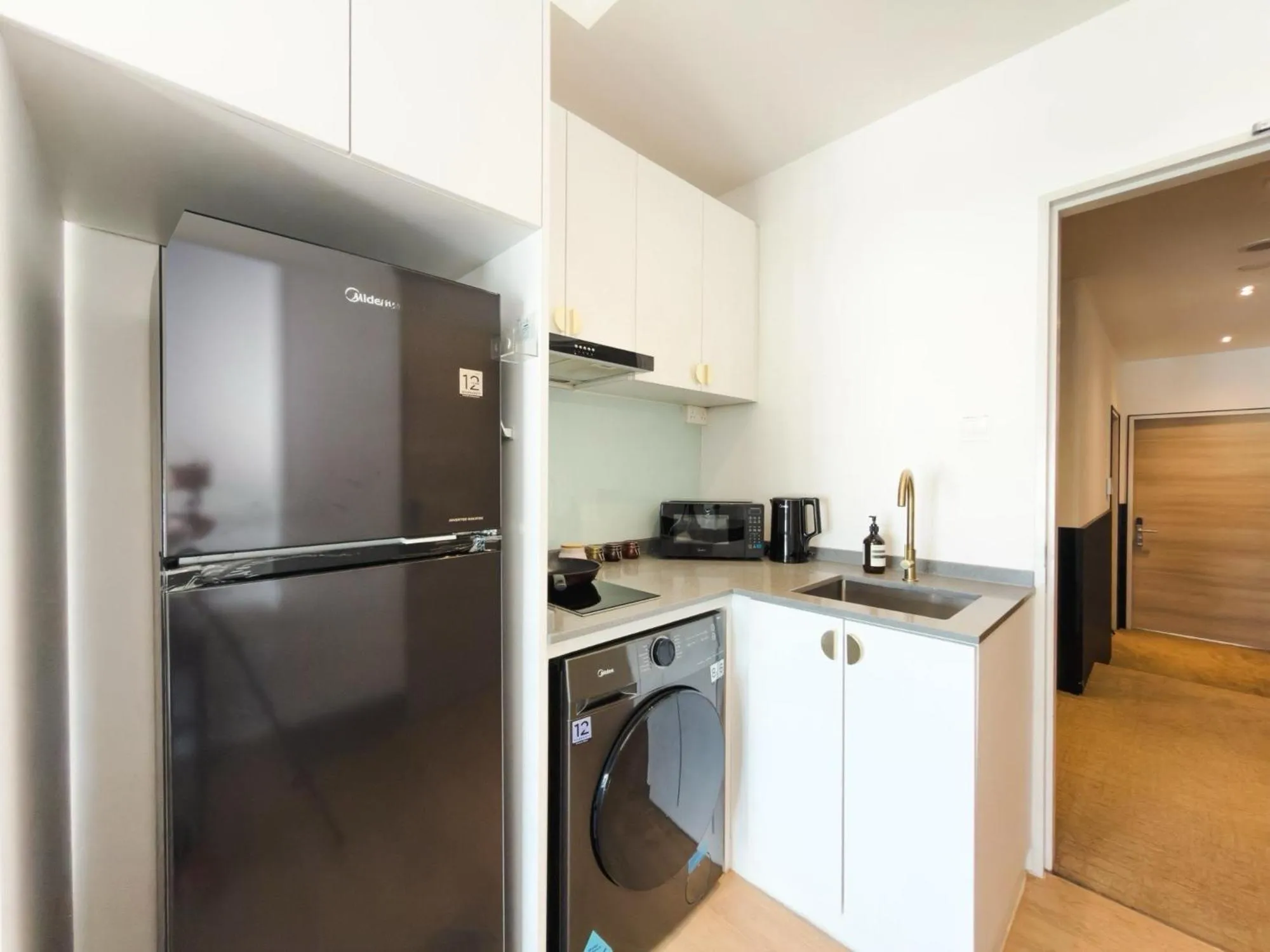 Kitchen or kitchenette in The White House - Serviced Residences by Cove & Belle Living