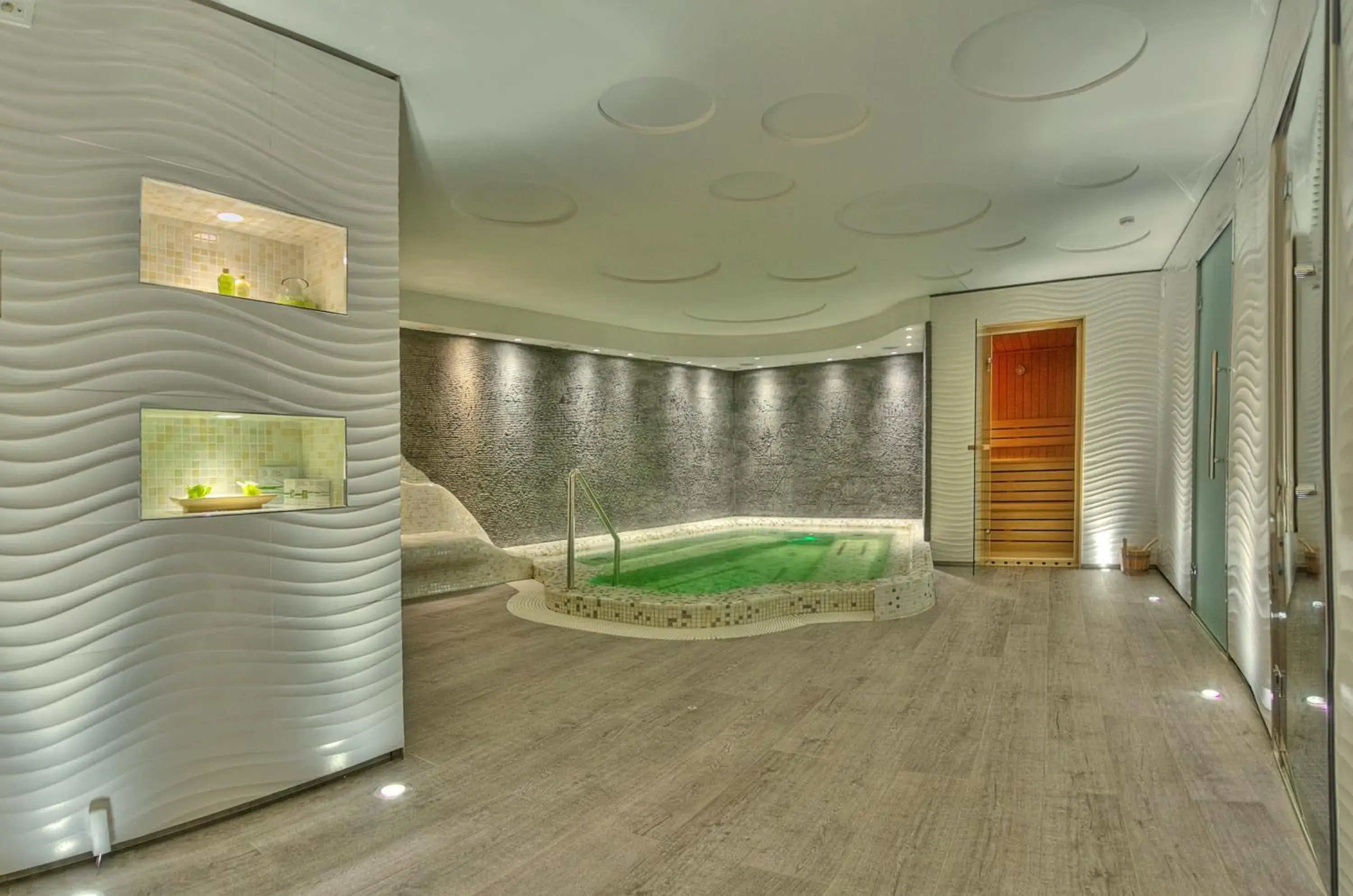 Junior Suite with Free Spa Access in Hotel Moskva Junior Suite with Free Spa Access in Hotel Moskva