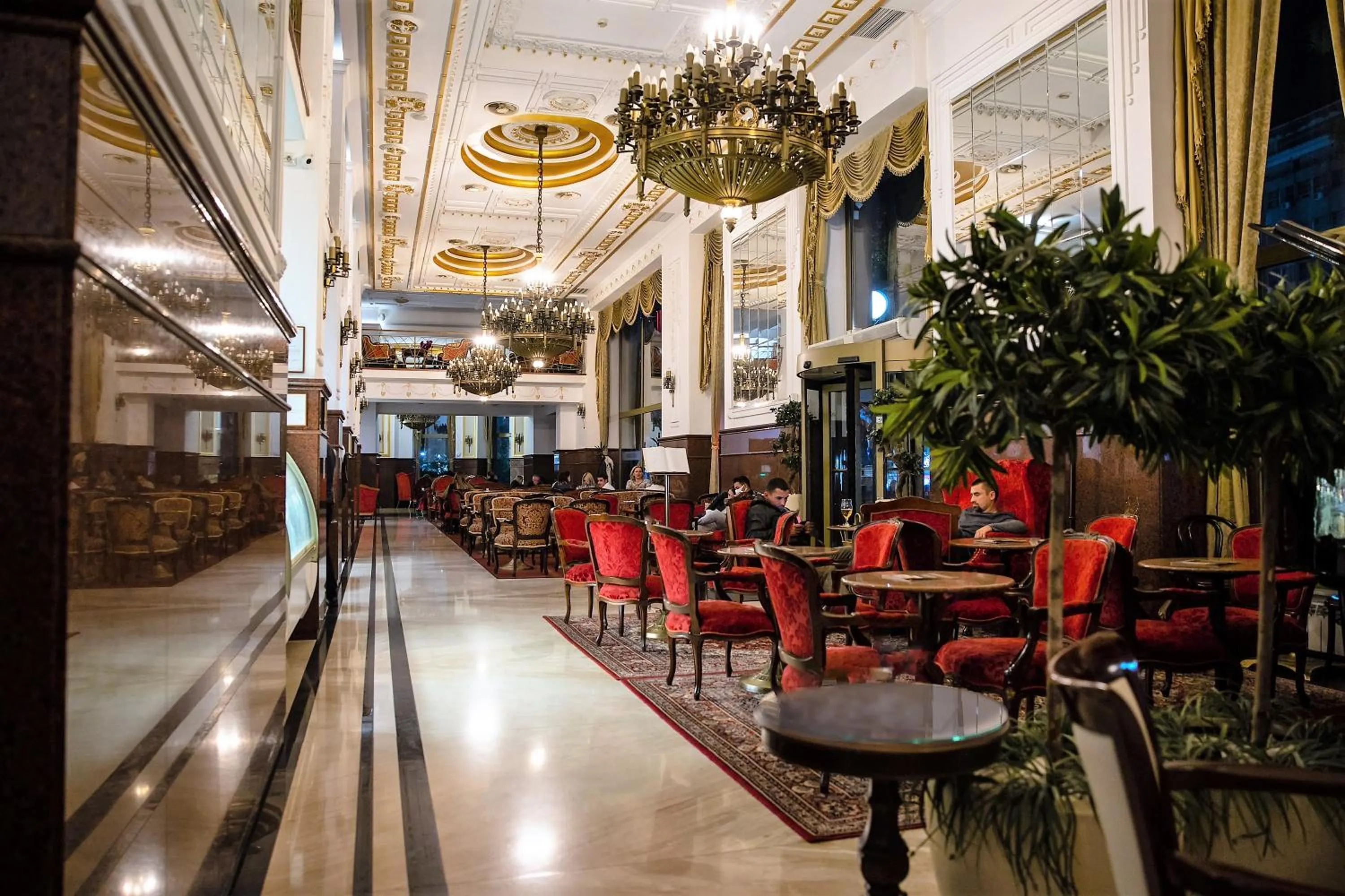 Restaurant/places to eat in Hotel Moskva
