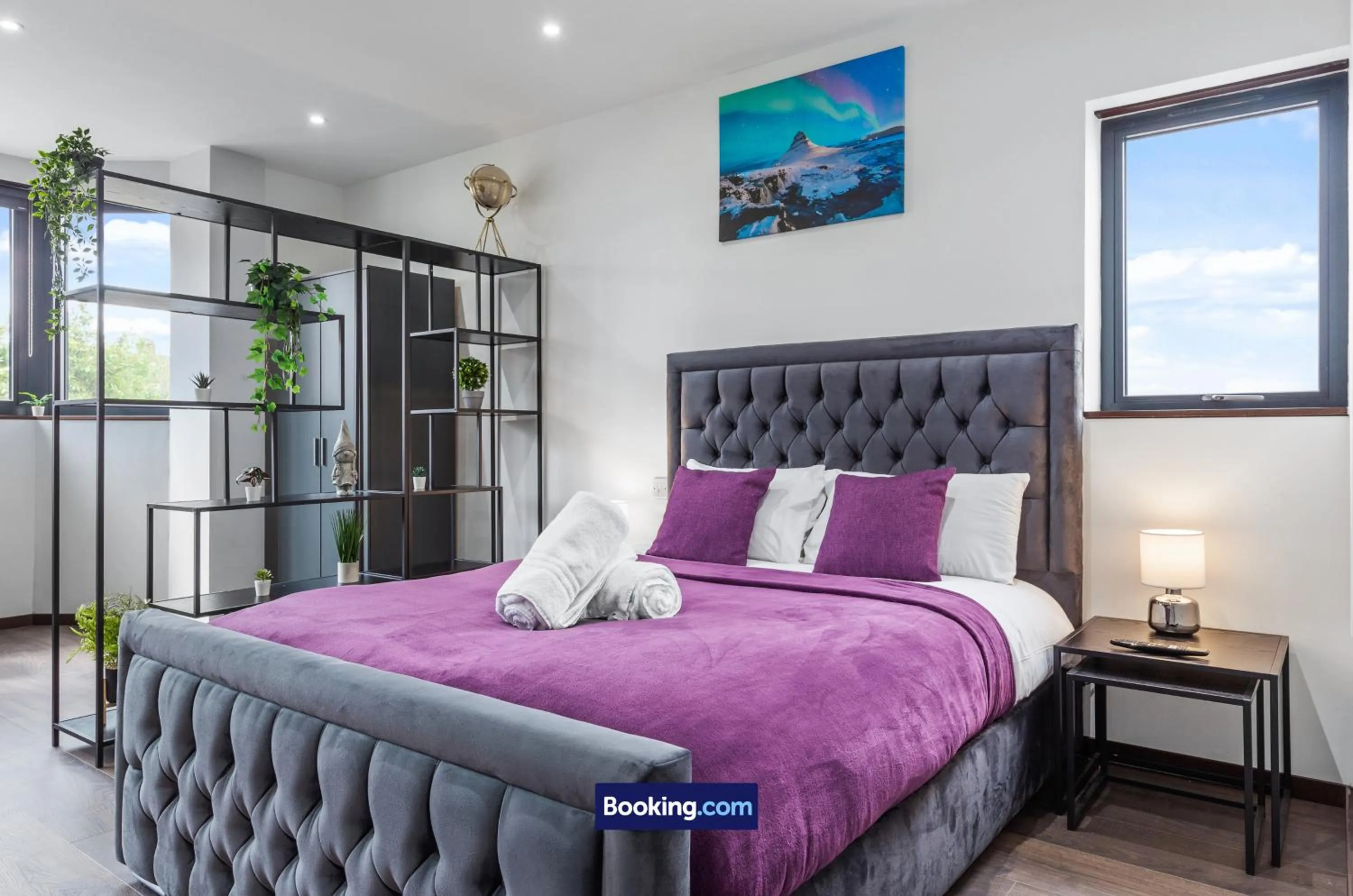 Bed in Stylish Studio Apt By Stay Smart Short Lets & Serviced Accommodation Woodstock With Free WiFi