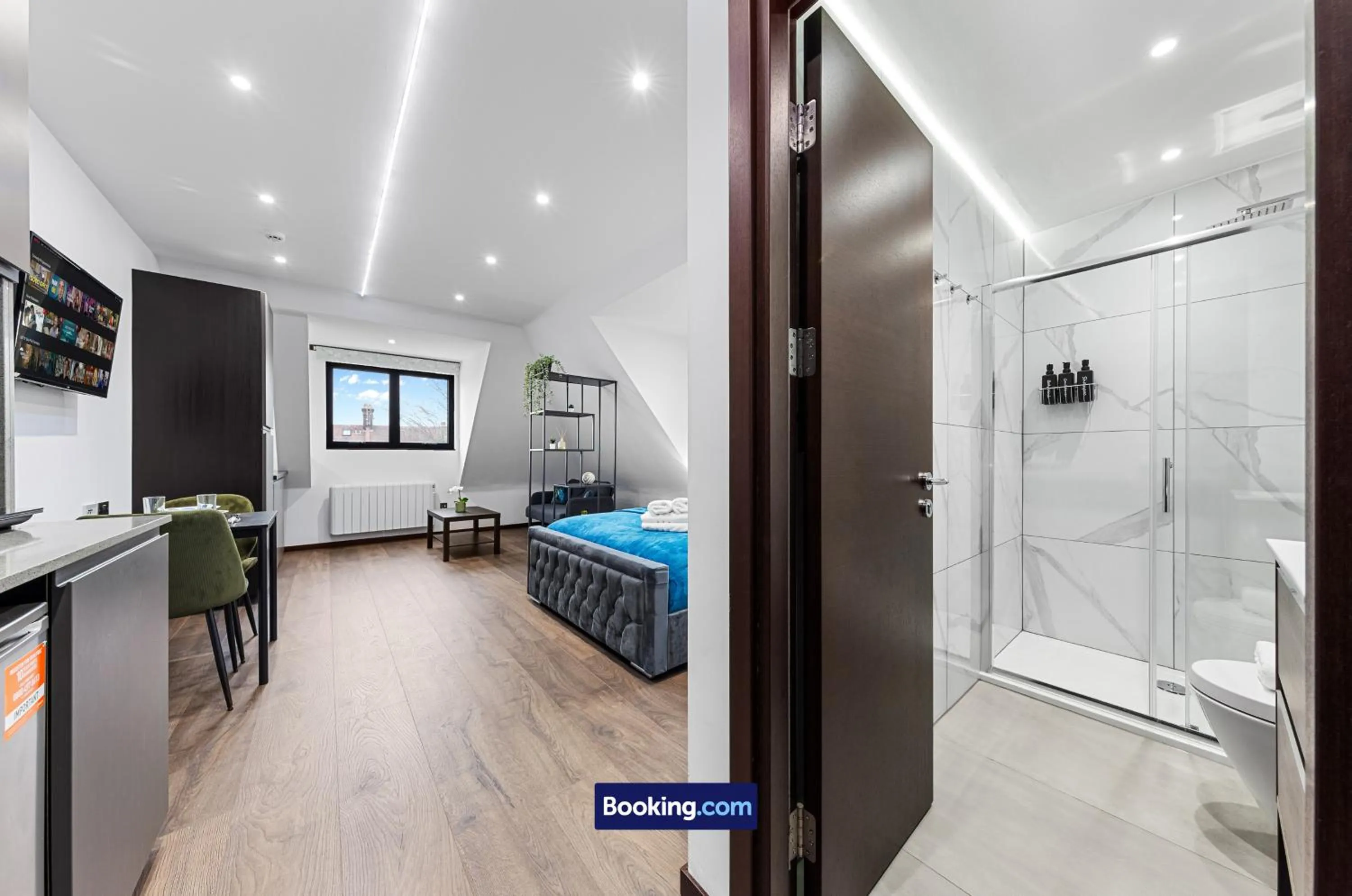 Bed in Stylish Studio Apt By Stay Smart Short Lets & Serviced Accommodation Woodstock With Free WiFi