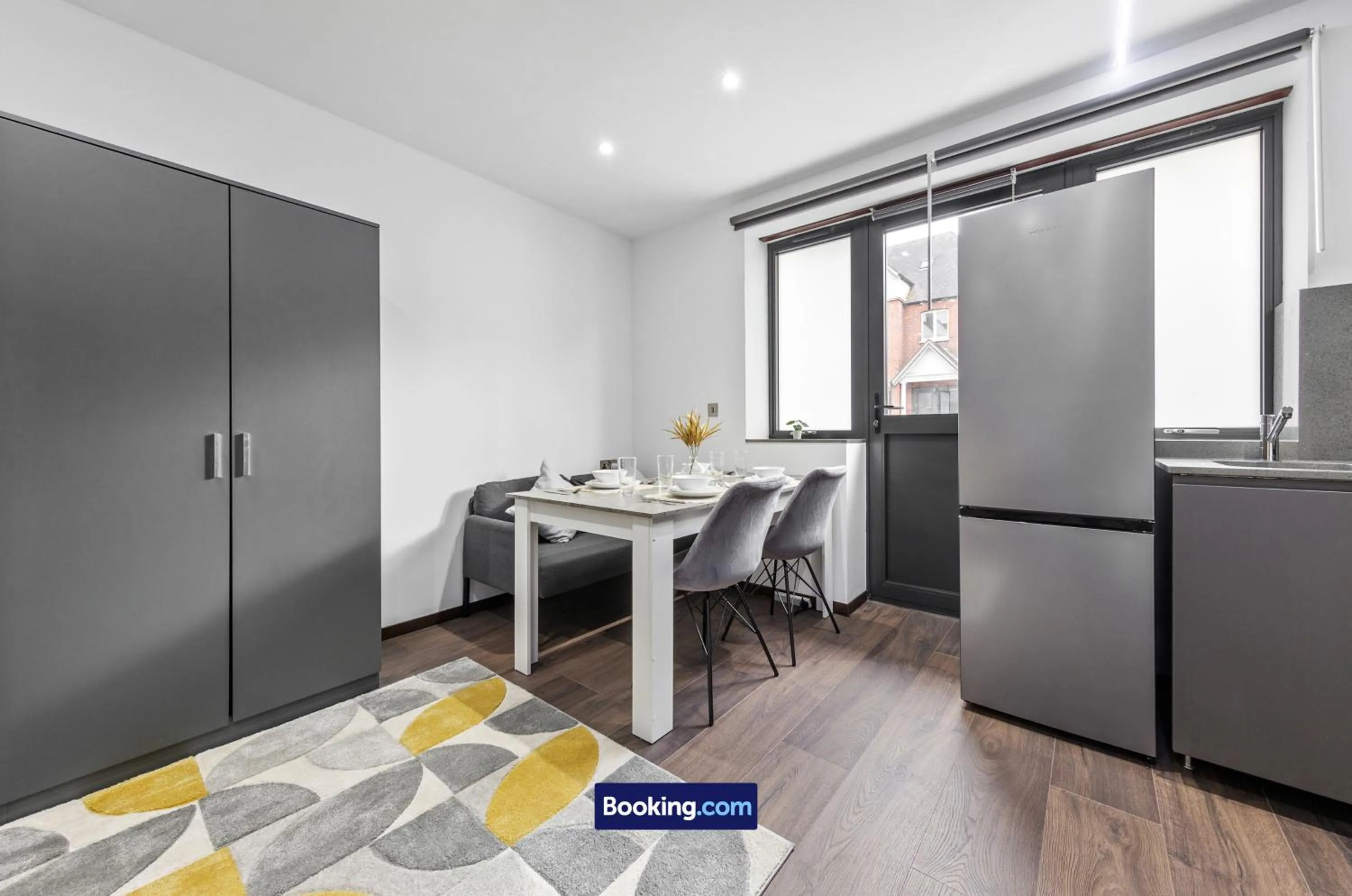 Kitchen or kitchenette in Stylish Studio Apt By Stay Smart Short Lets & Serviced Accommodation Woodstock With Free WiFi