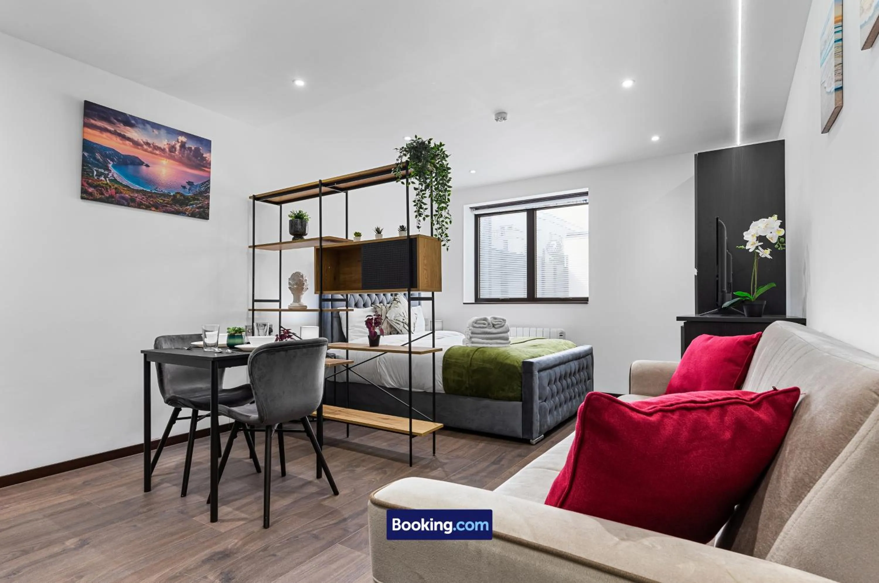 Bedroom in Stylish Studio Apt By Stay Smart Short Lets & Serviced Accommodation Woodstock With Free WiFi