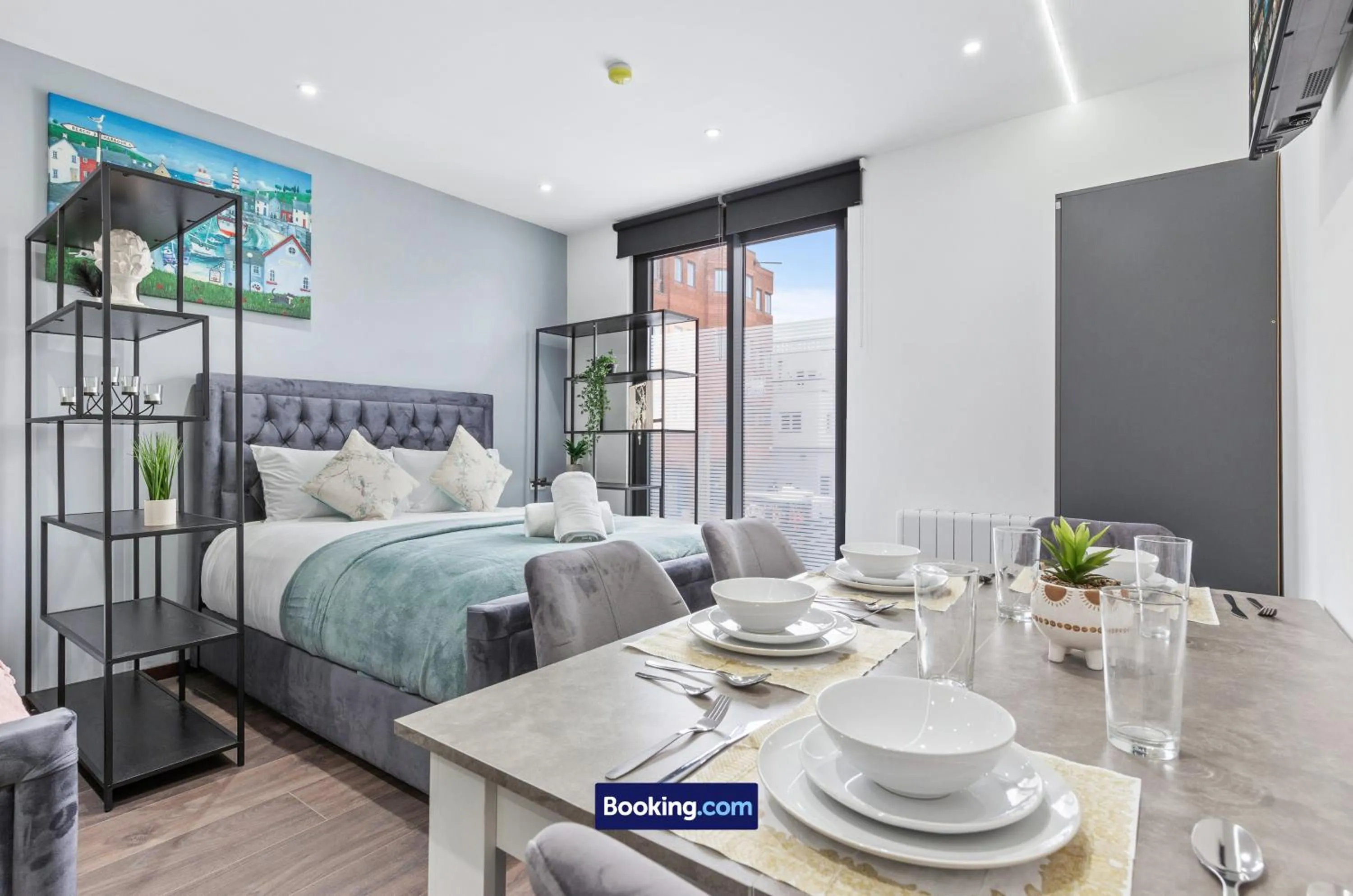 Bed in Stylish Studio Apt By Stay Smart Short Lets & Serviced Accommodation Woodstock With Free WiFi