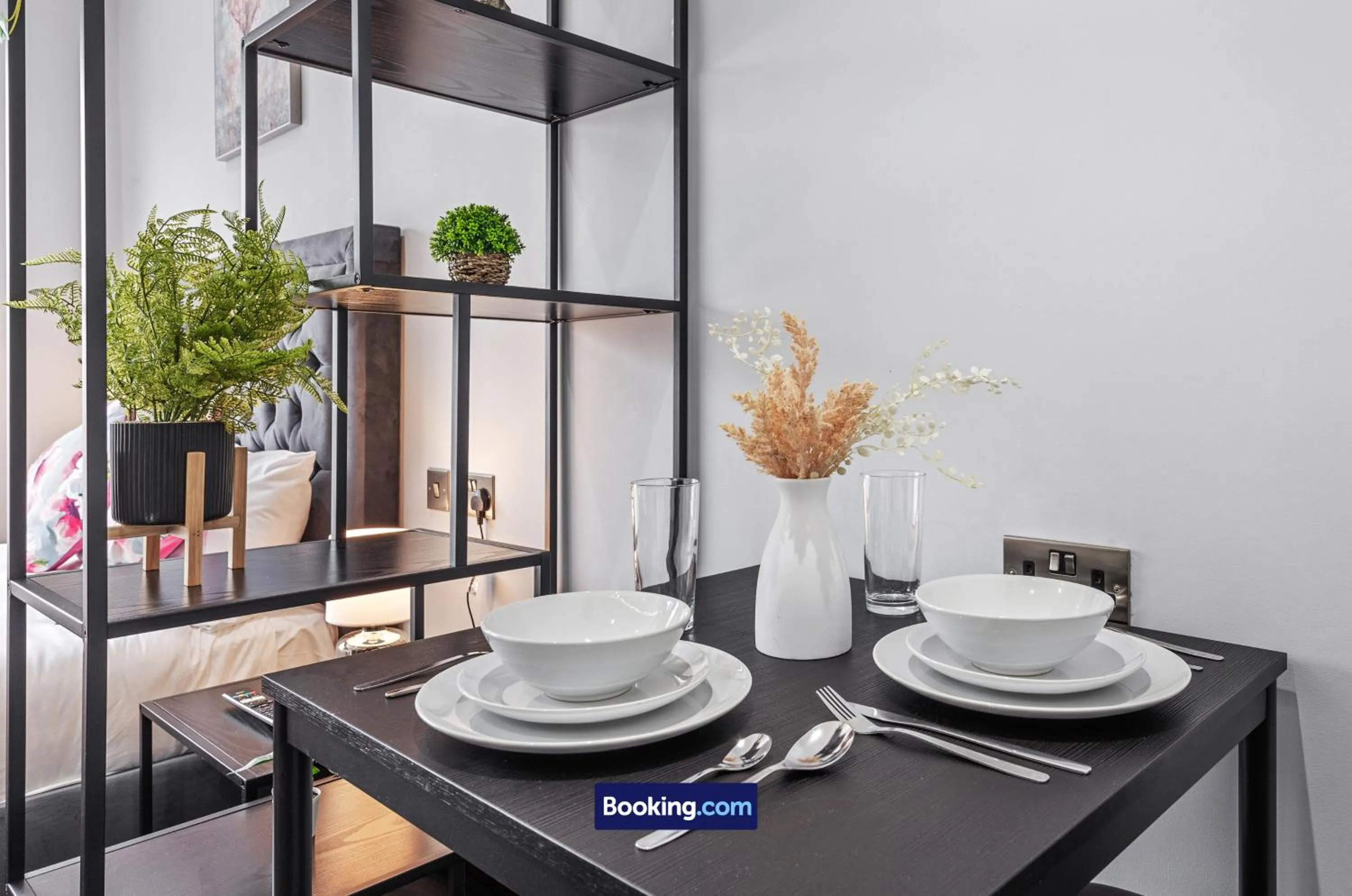 Dining area in Stylish Studio Apt By Stay Smart Short Lets & Serviced Accommodation Woodstock With Free WiFi