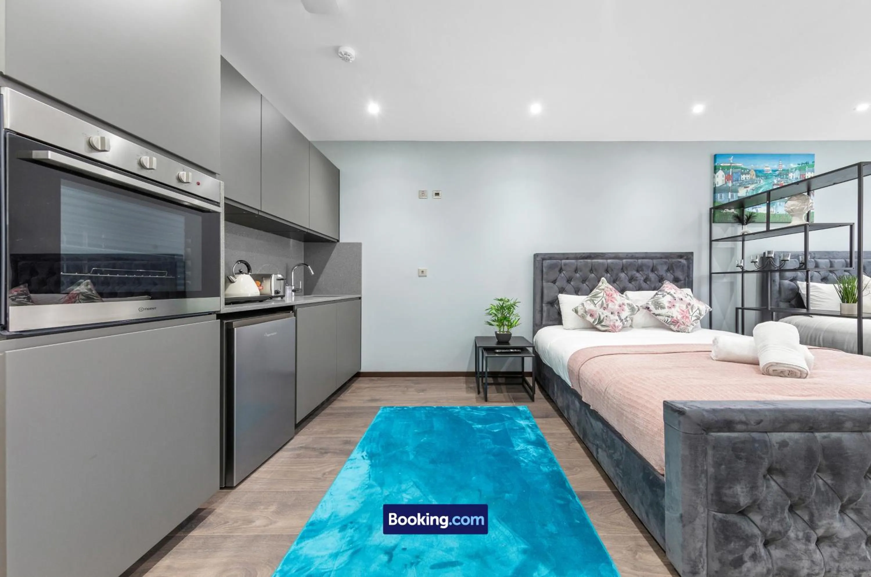 Bed in Stylish Studio Apt By Stay Smart Short Lets & Serviced Accommodation Woodstock With Free WiFi