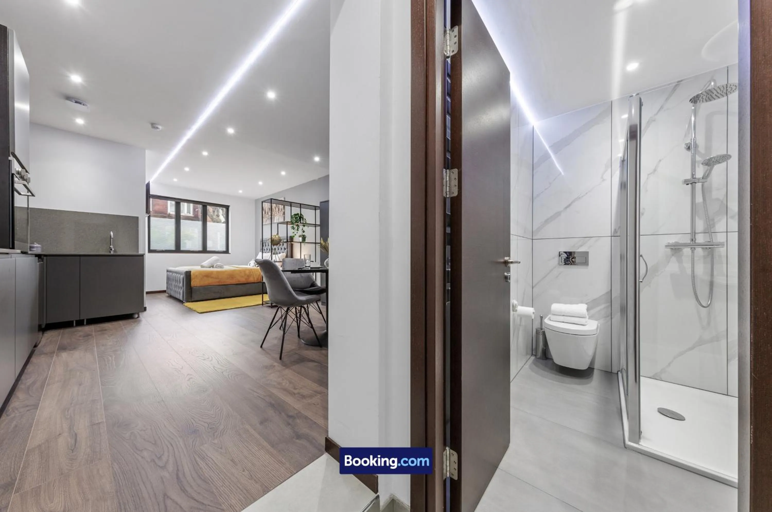 Bed in Stylish Studio Apt By Stay Smart Short Lets & Serviced Accommodation Woodstock With Free WiFi